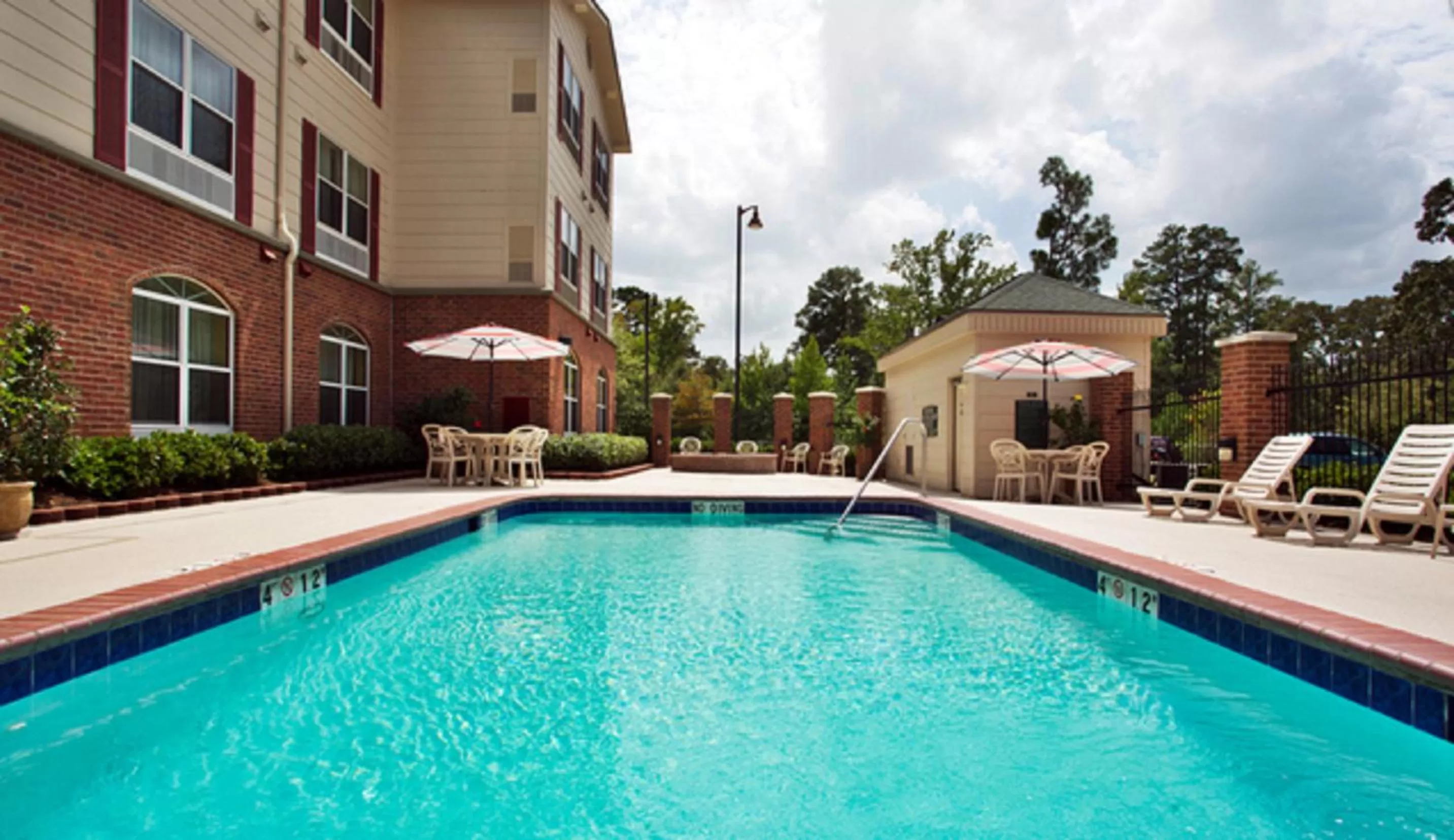 Day in Country Inn & Suites by Radisson, Pineville, LA