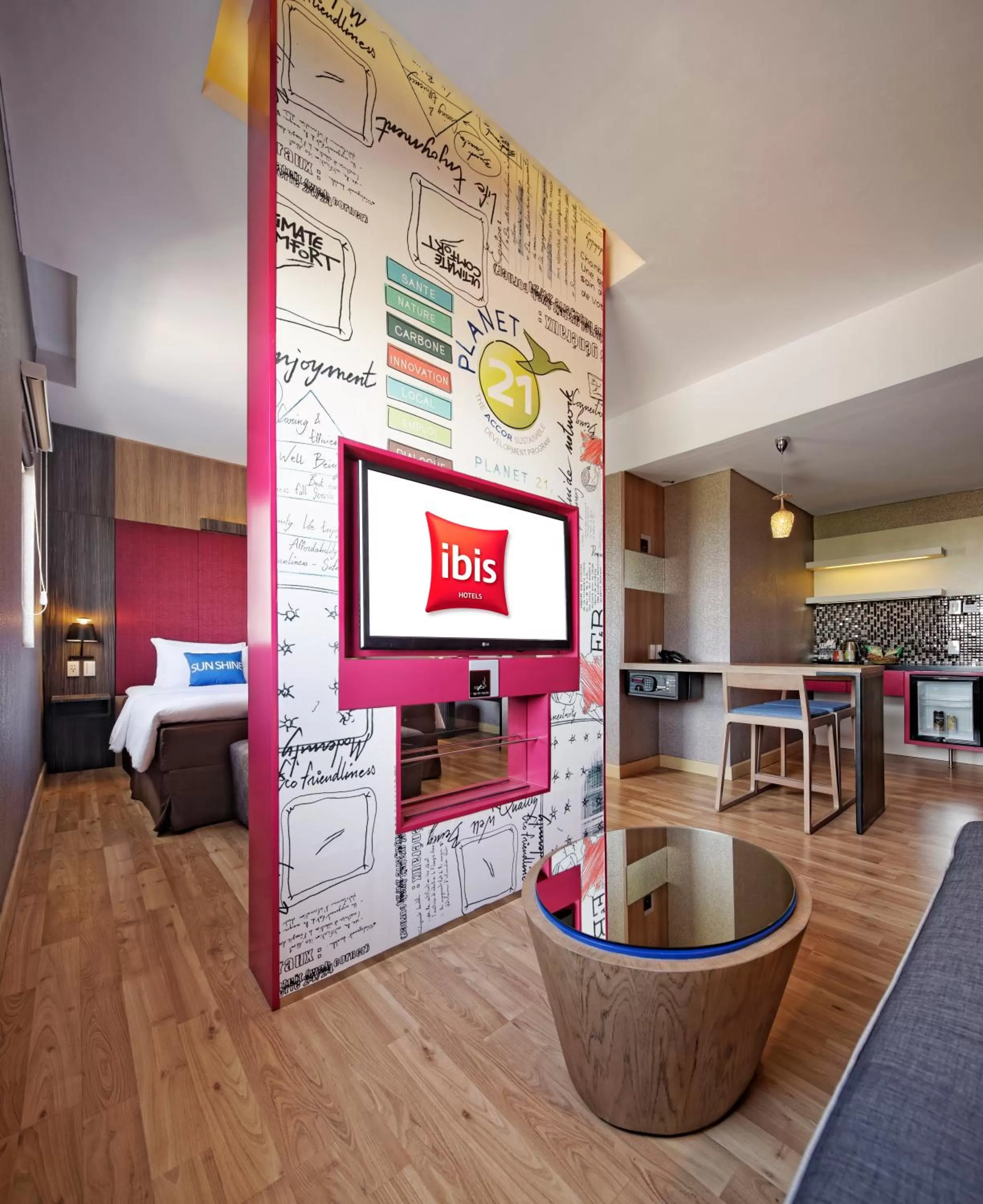 Photo of the whole room in Ibis Padang