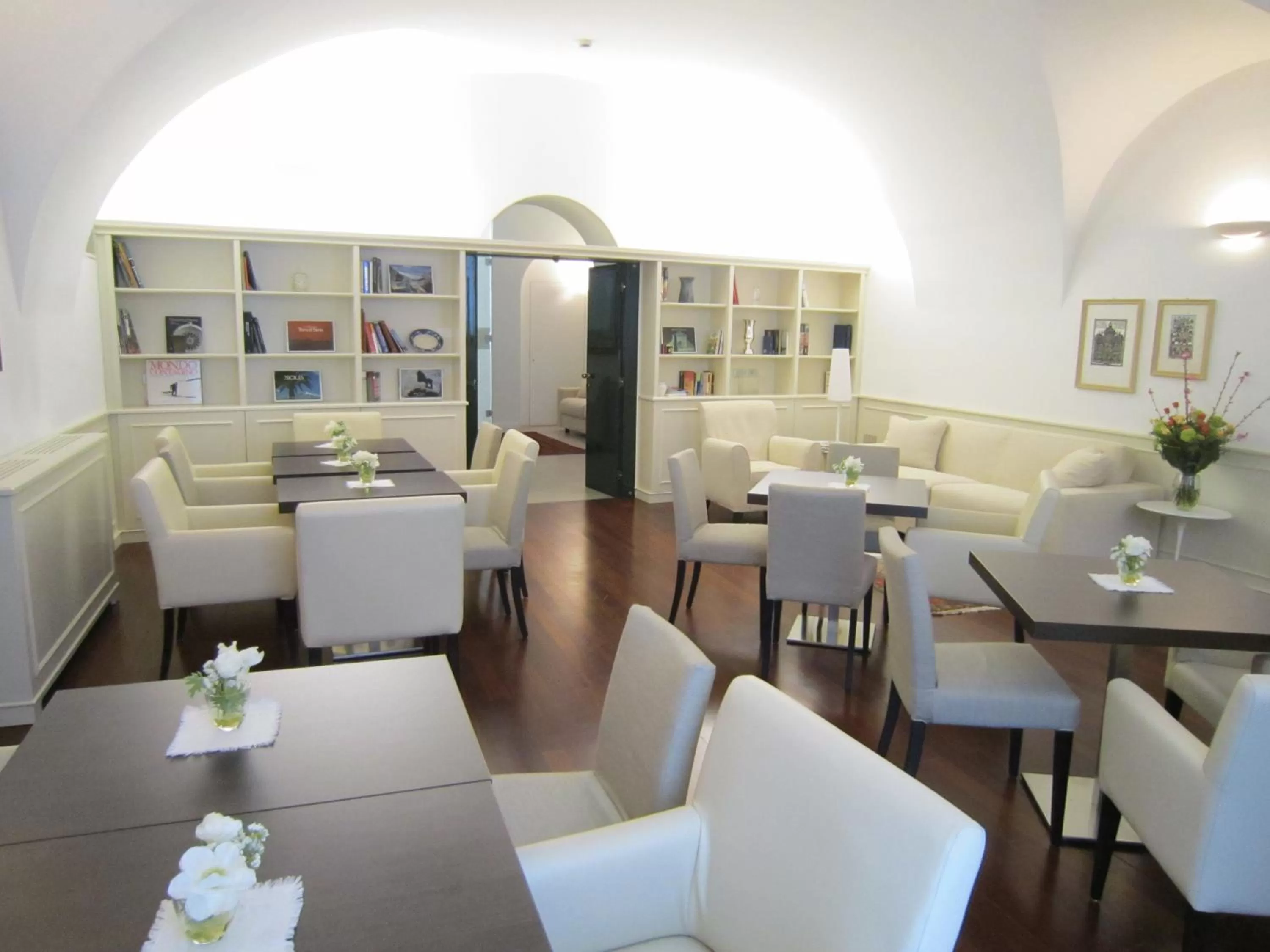Restaurant/places to eat in Albergo Accademia