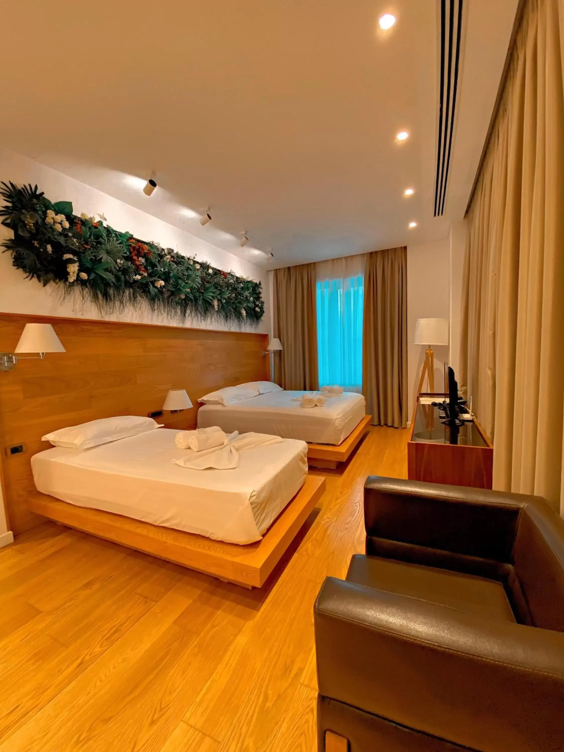 Deluxe Triple Room in Peaky Hotel Deluxe Triple Room in Peaky Hotel