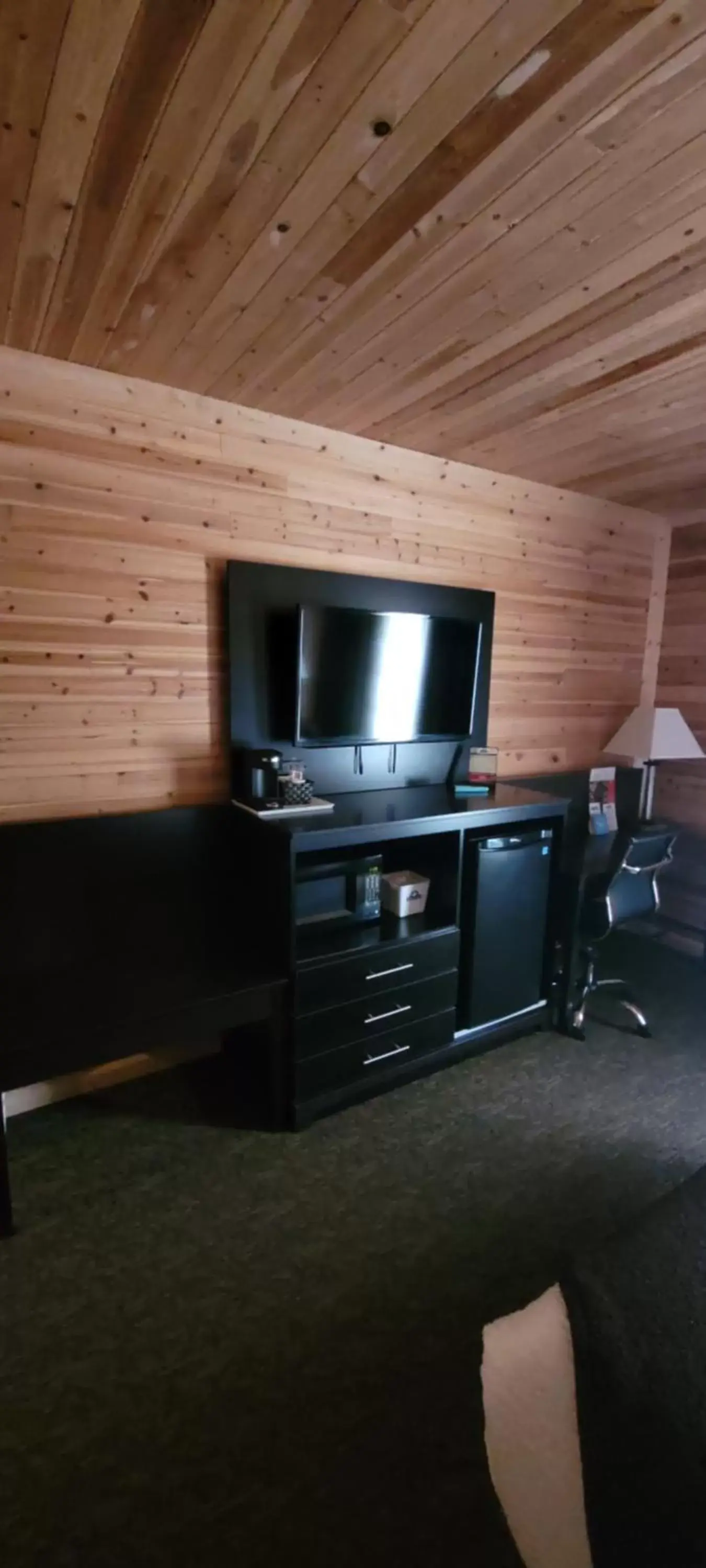 1 King Bed, Deluxe Mobility Accessible Room, Non-Smoking in Days Inn by Wyndham Cadillac 1 King Bed, Deluxe Mobility Accessible Room, Non-Smoking in Days Inn by Wyndham Cadillac