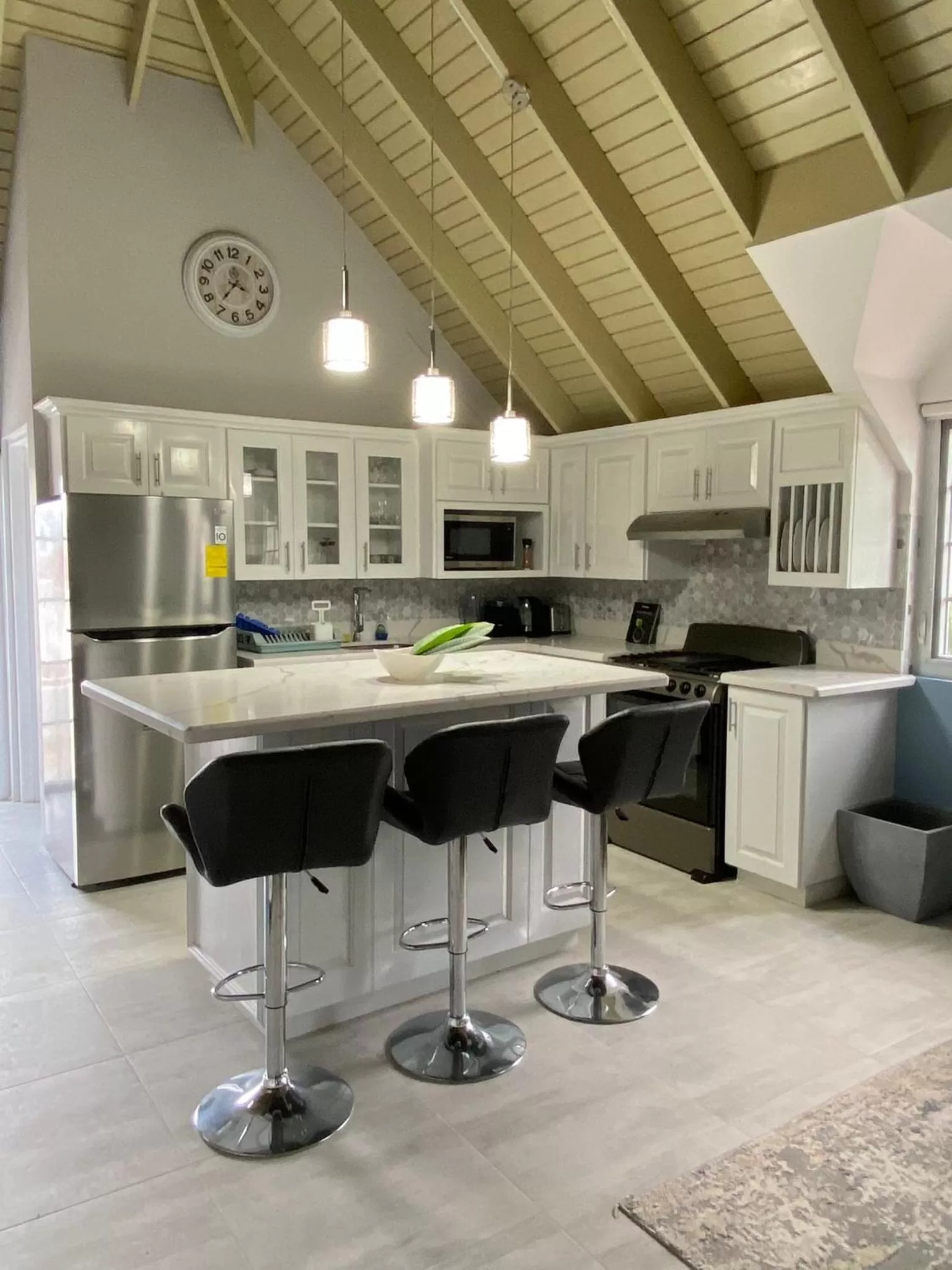 Kitchen or kitchenette in Seacastles by the beach/pool