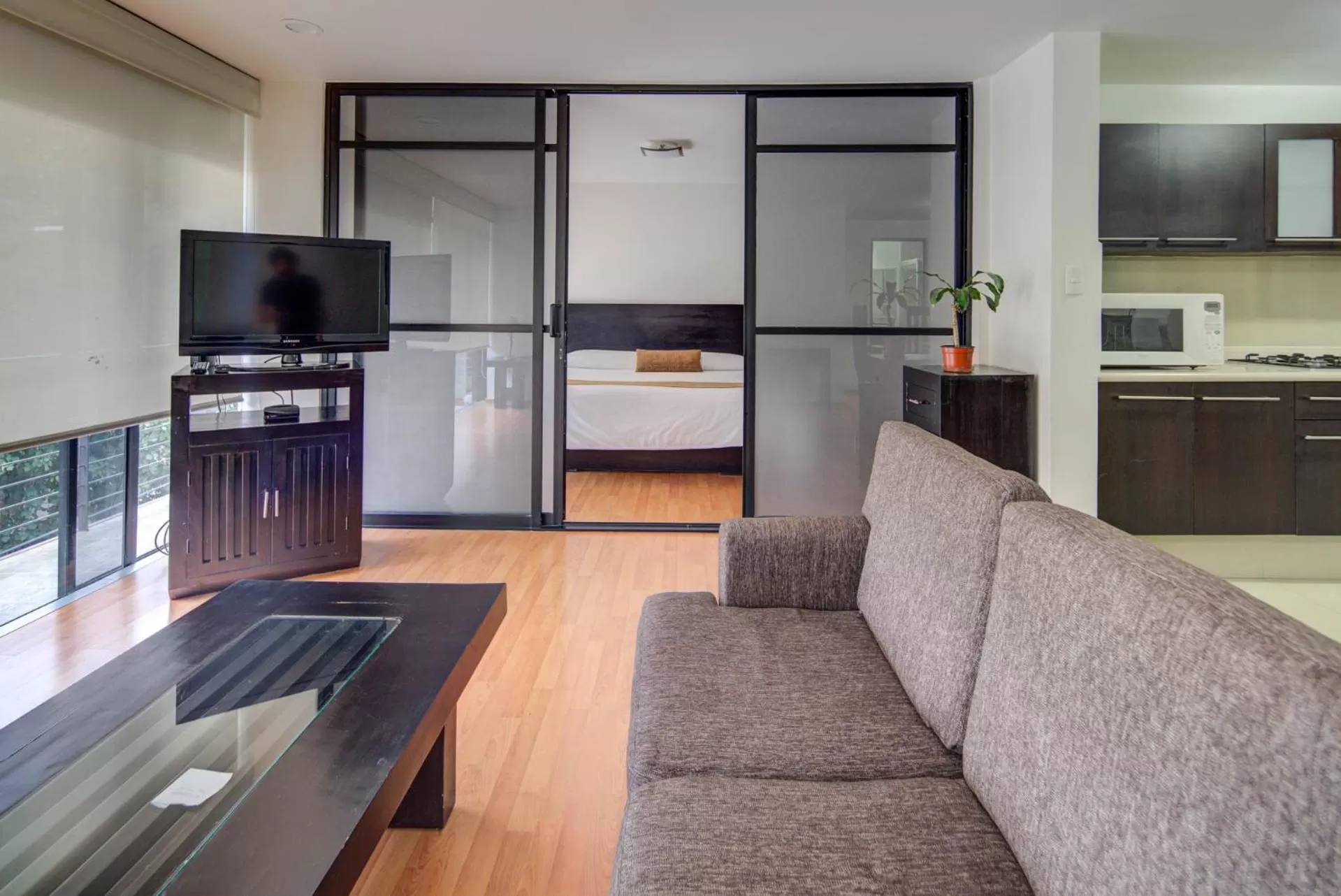 TV and multimedia in Grupo Kings Suites -Platon 436