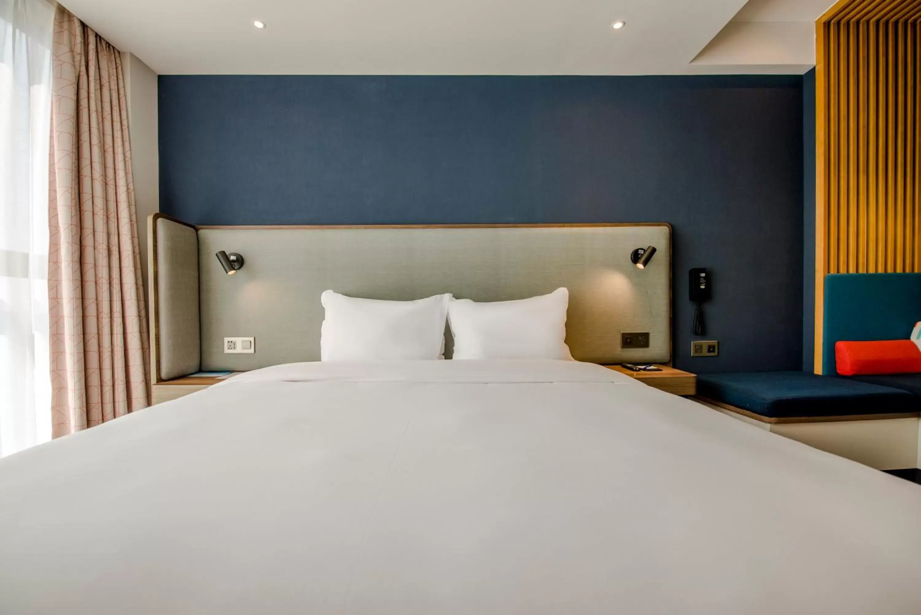 Standard King Room with Garden View in Holiday Inn Express Foshan Chancheng by IHG Standard King Room with Garden View in Holiday Inn Express Foshan Chancheng by IHG