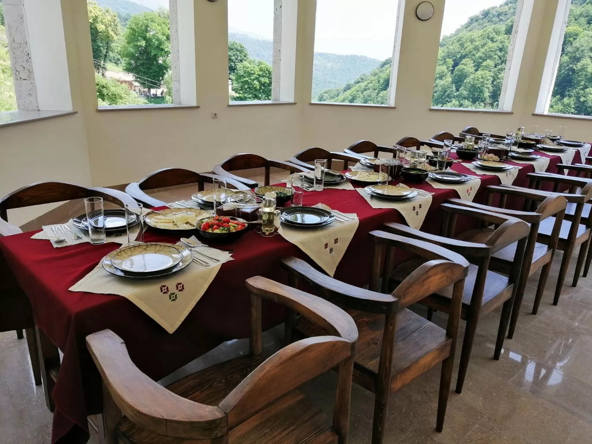Restaurant/Places to Eat in Vanatun Monastery Stay