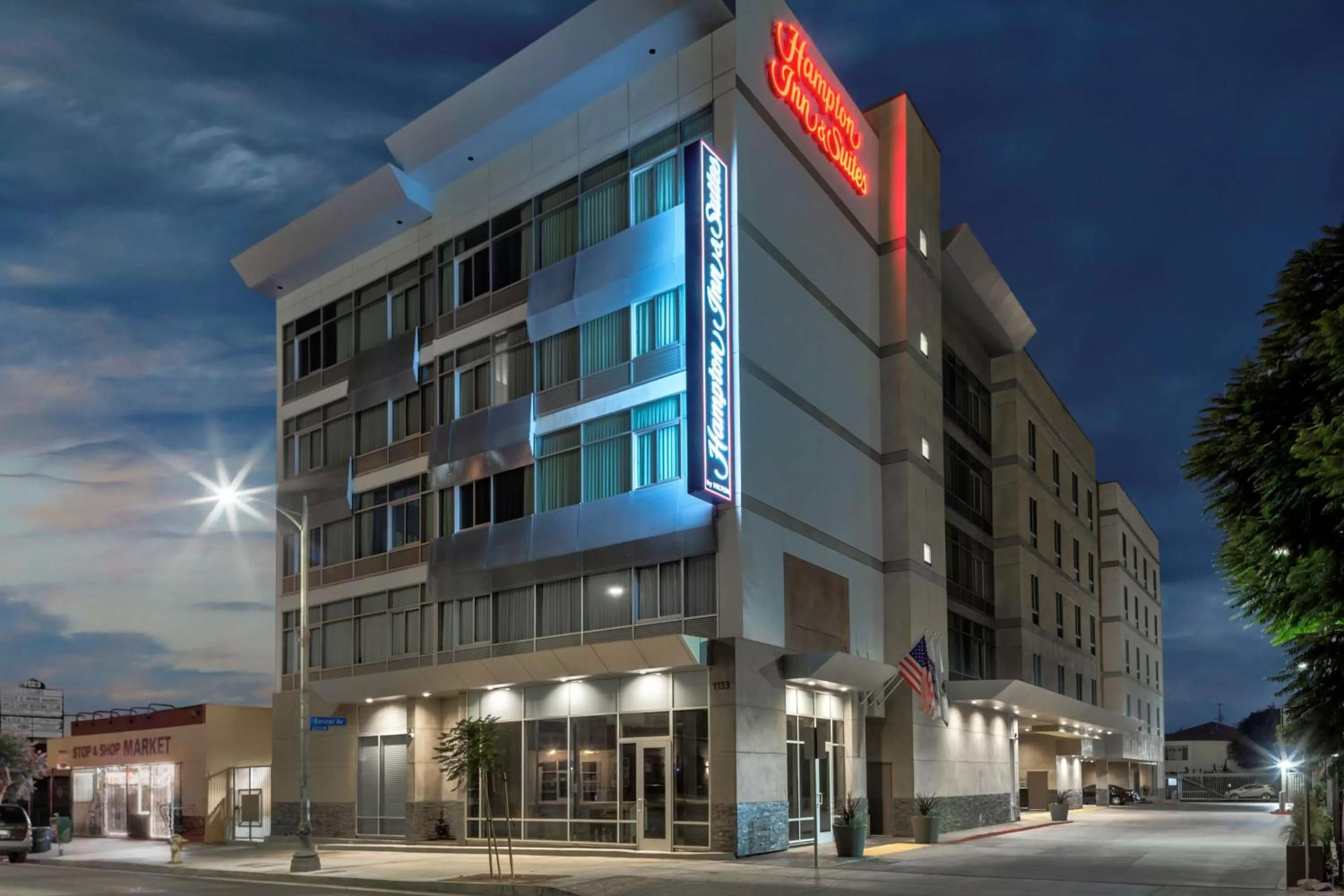 Property building in Hampton Inn & Suites Los Angeles/Hollywood, CA