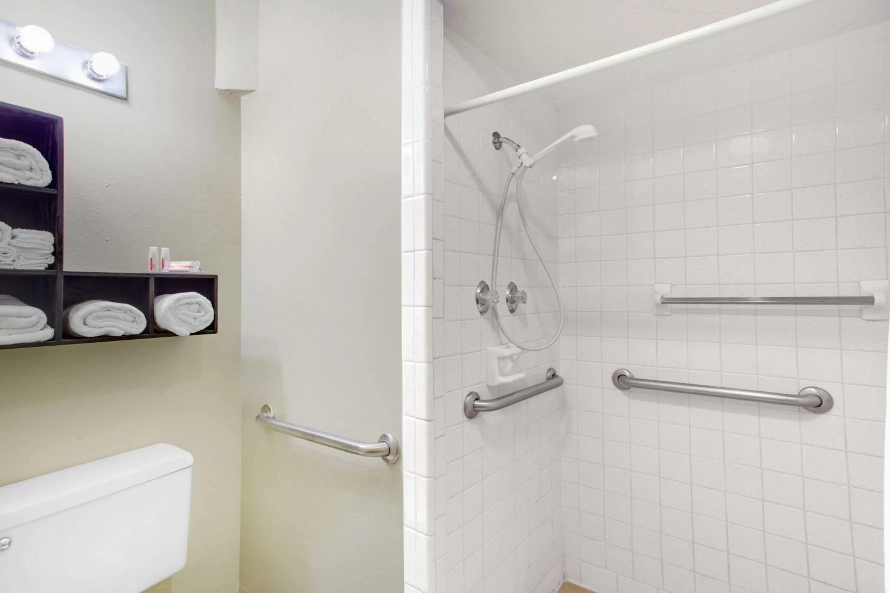 Bathroom in Super 8 by Wyndham Monticello AR