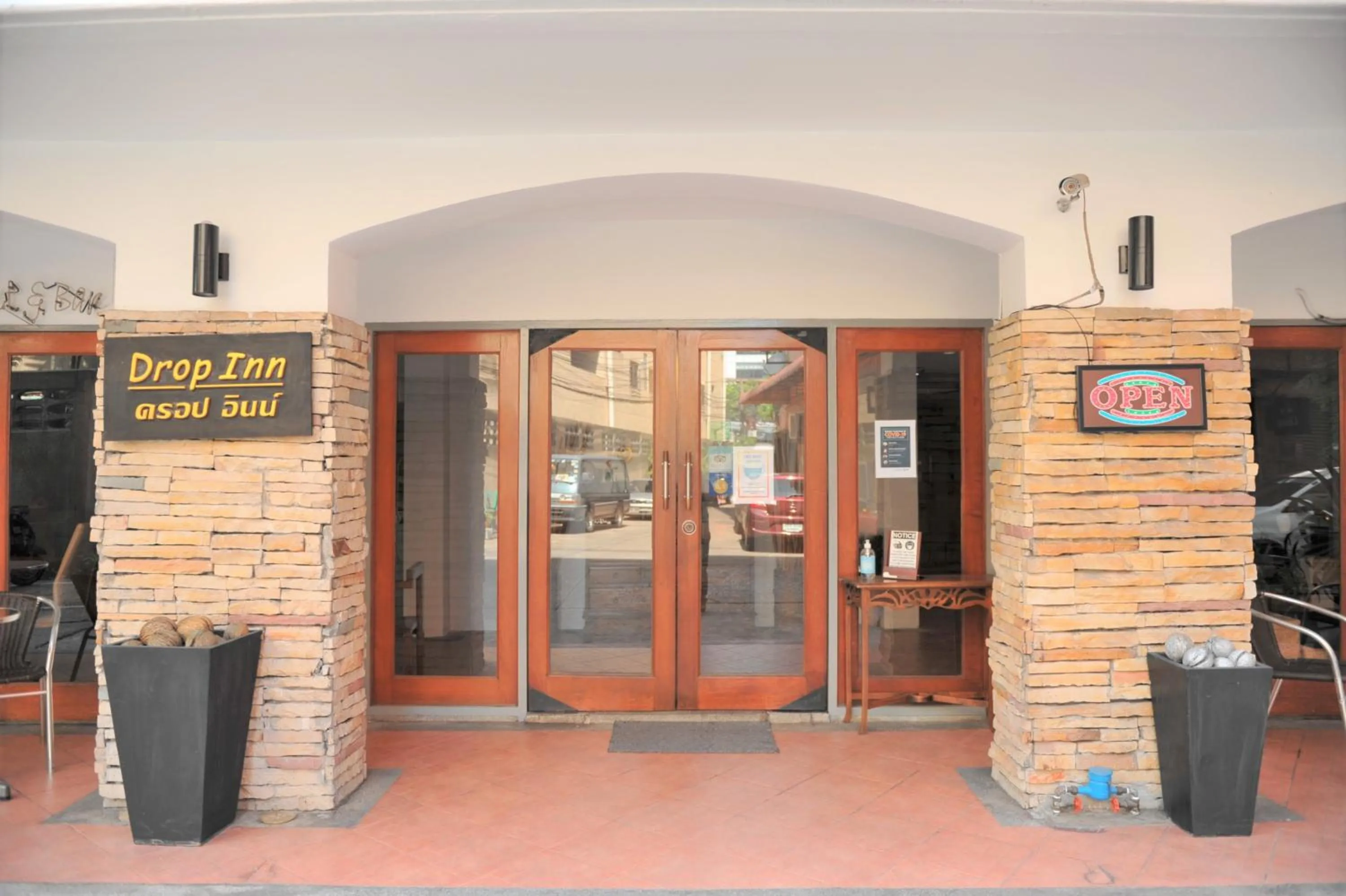Facade/entrance in Drop Inn Bangkok