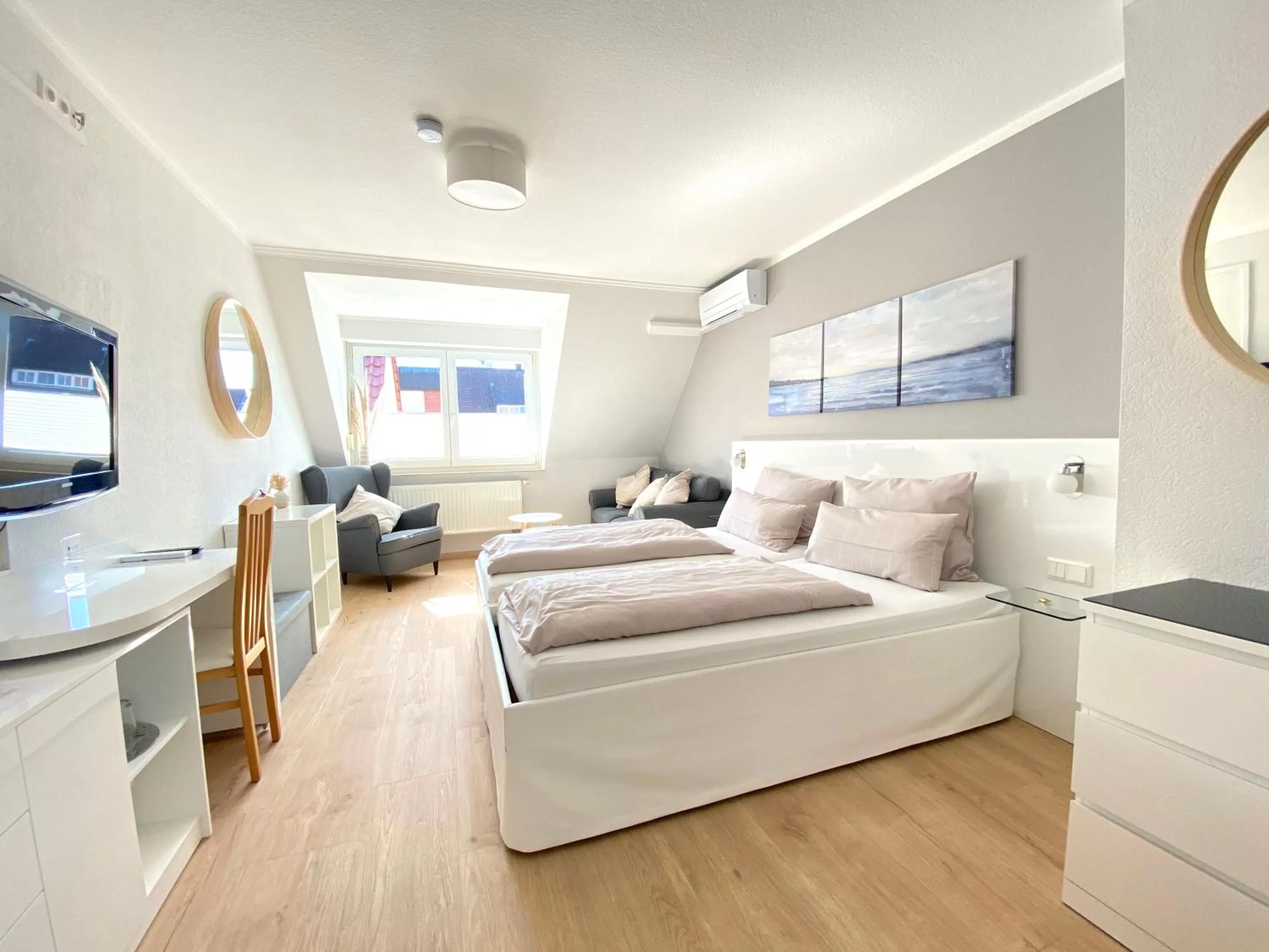 Photo of the whole room, Bed in Hotel zur Bever