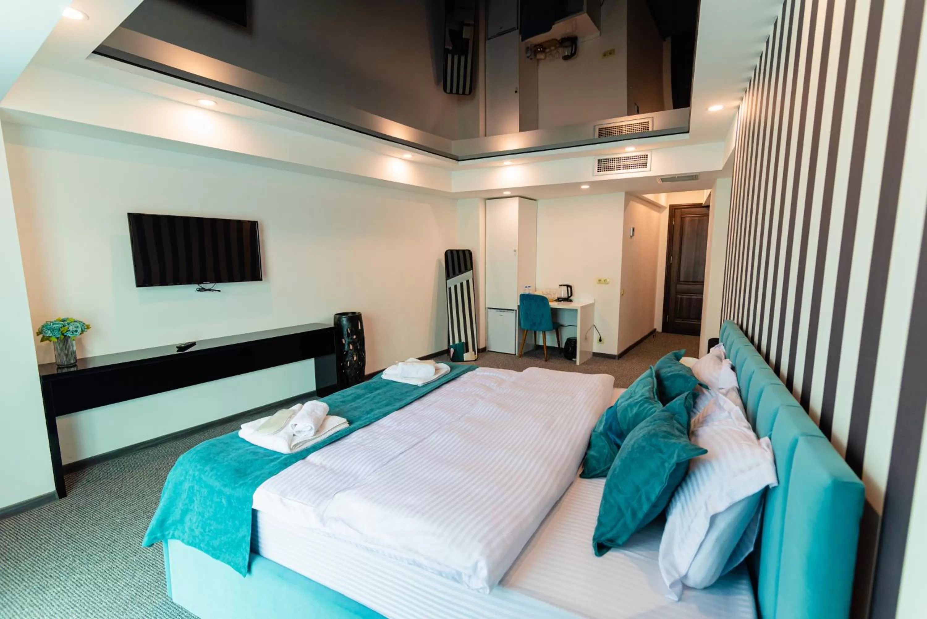 Bed in Royal Plaza Hotel