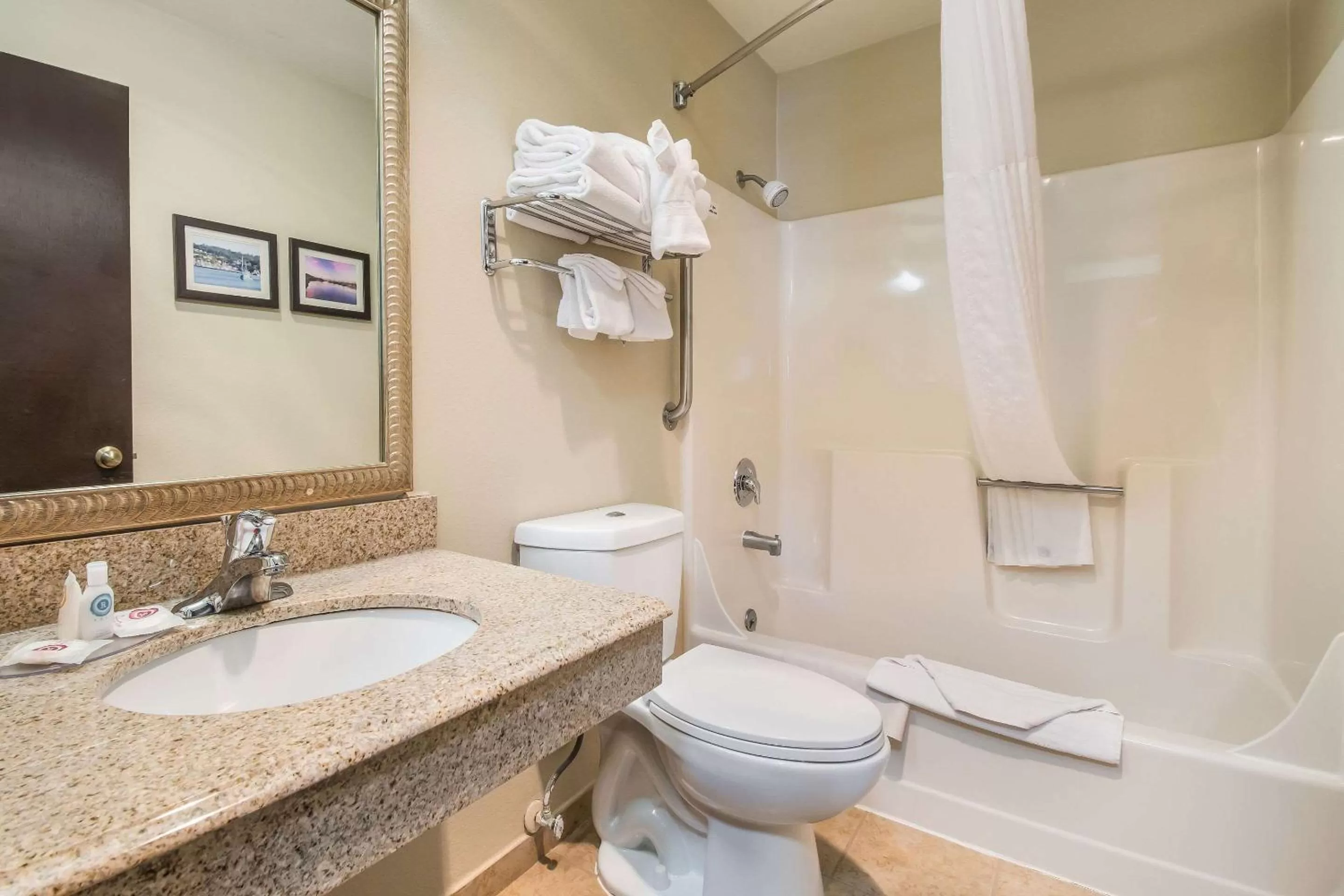 Bathroom in Comfort Inn Newport