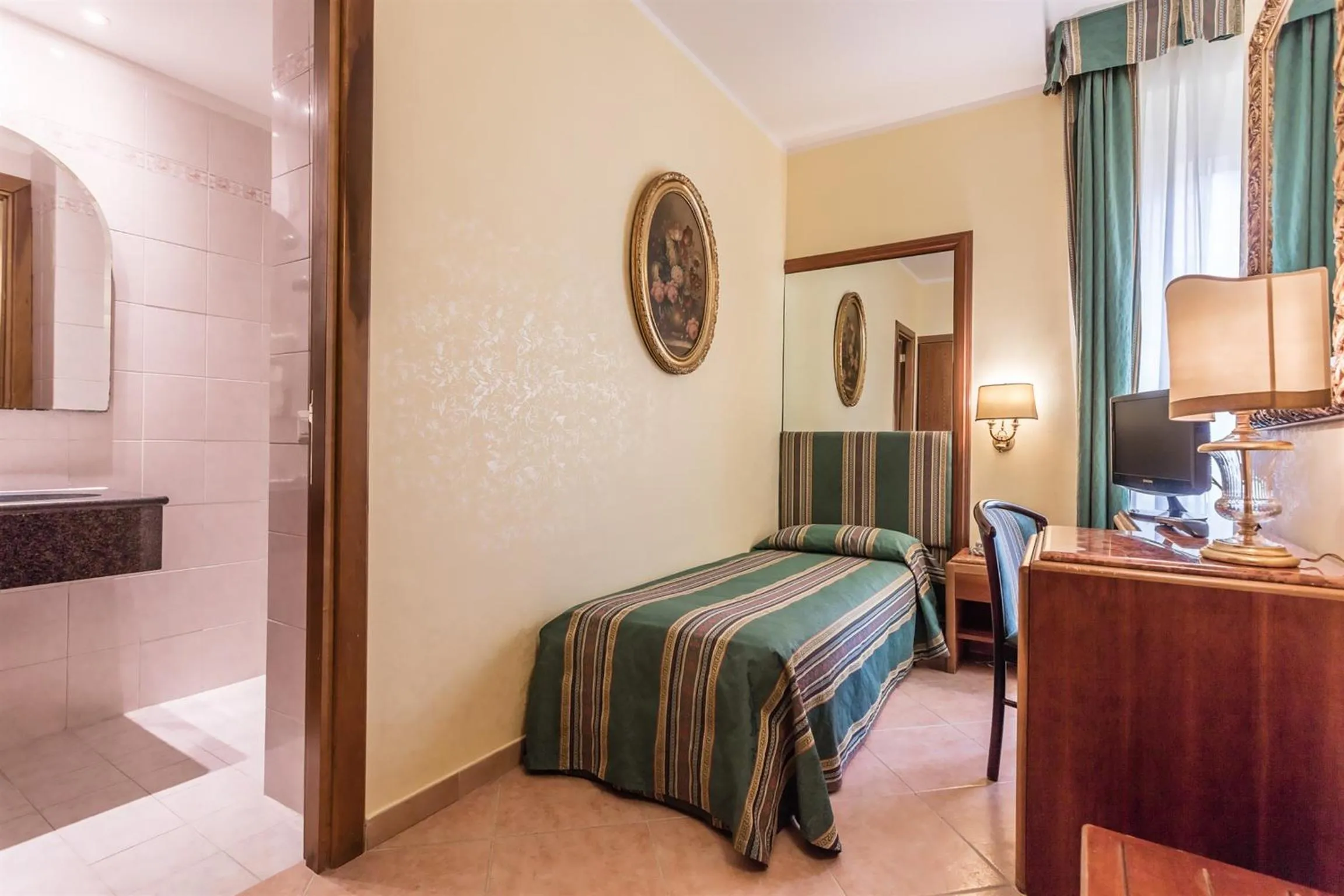 Single Room in Raeli Hotel Noto