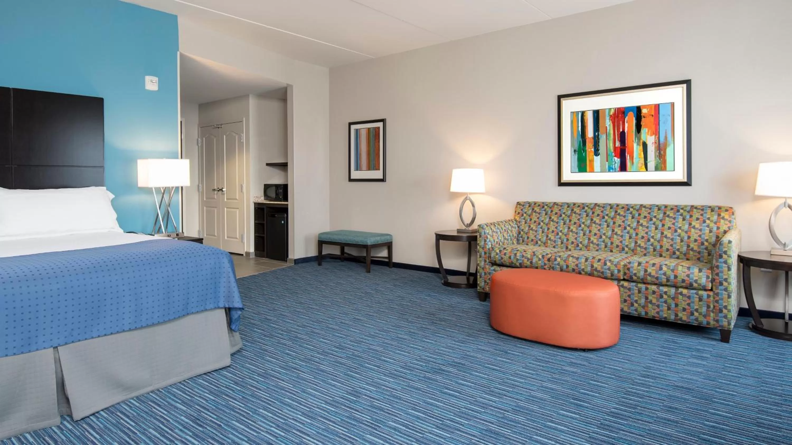 Photo of the whole room, Bed in Holiday Inn Indianapolis Airport by IHG