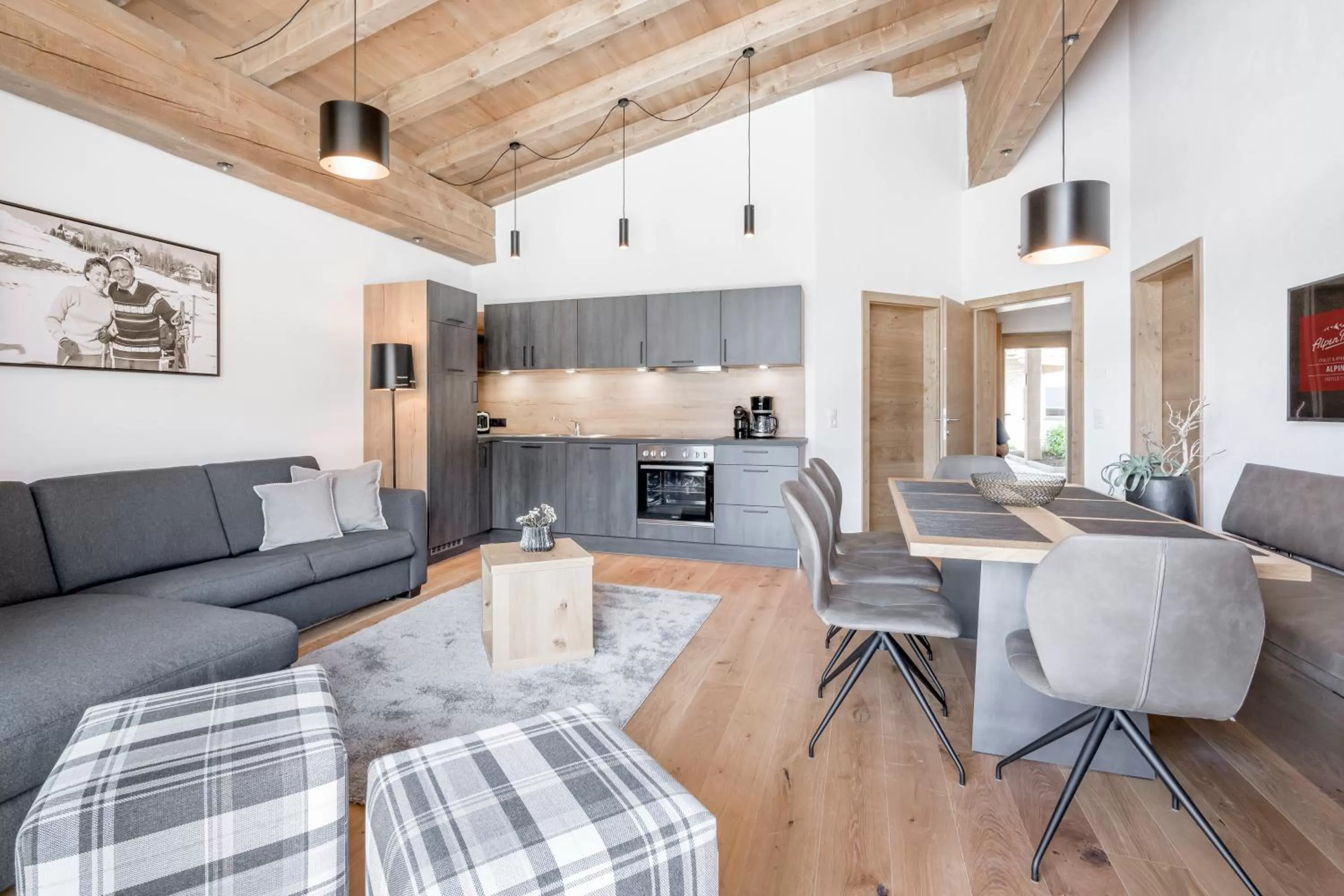 TV and multimedia in AlpenParks Chalet & Apartment Alpina Seefeld