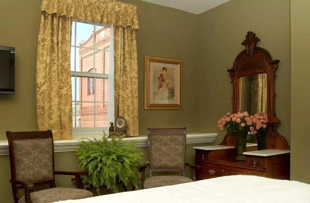 King Room - single occupancy in National Hotel Jackson, Tapestry Collection by Hilton