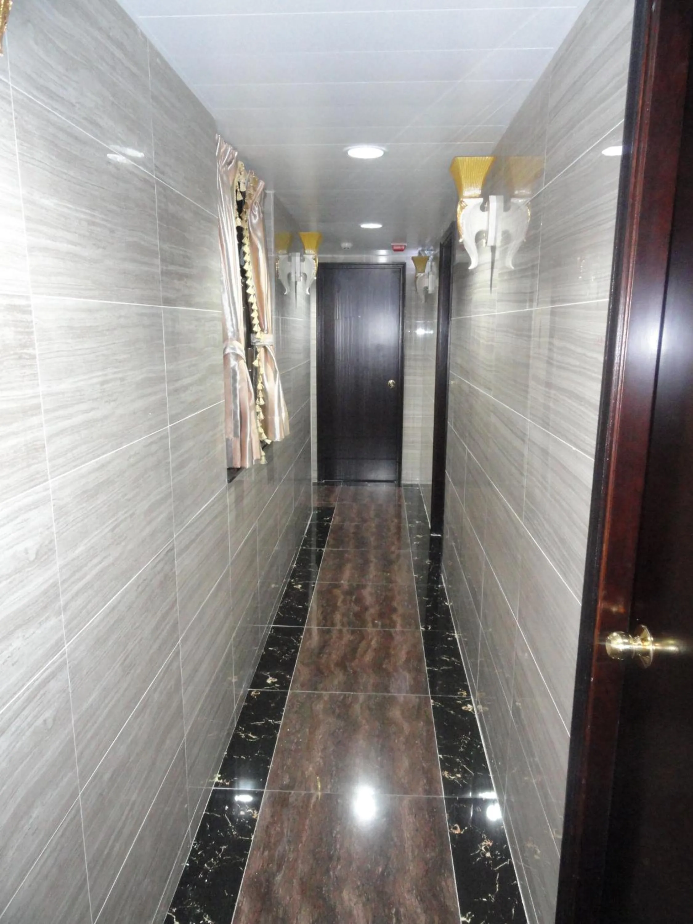 Lobby or reception in Paris Guest House DHILLON HOTEL HK LTD 24 HOUR RECEPTION BLOCK D E 10F