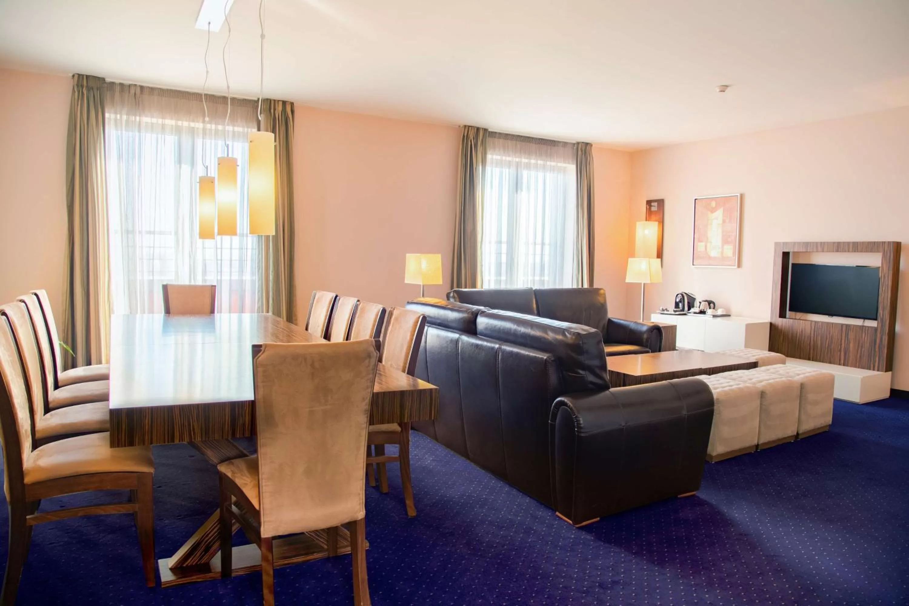 Living room, Bed in Metropolitan Hotel Sofia, a member of Radisson Individuals