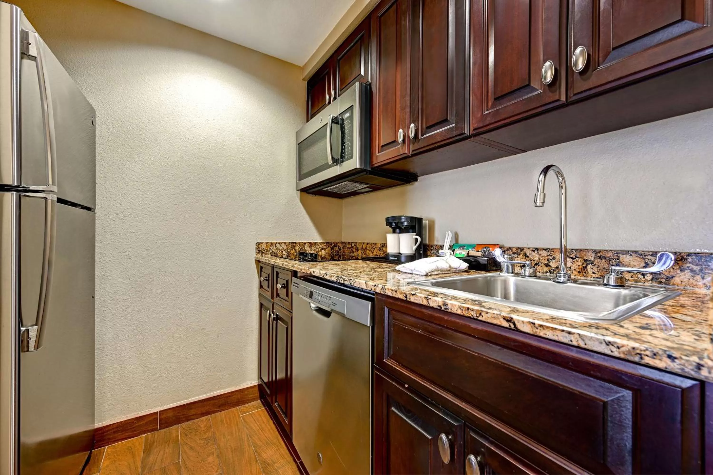 Kitchen or kitchenette in Homewood Suites by Hilton Albuquerque Airport