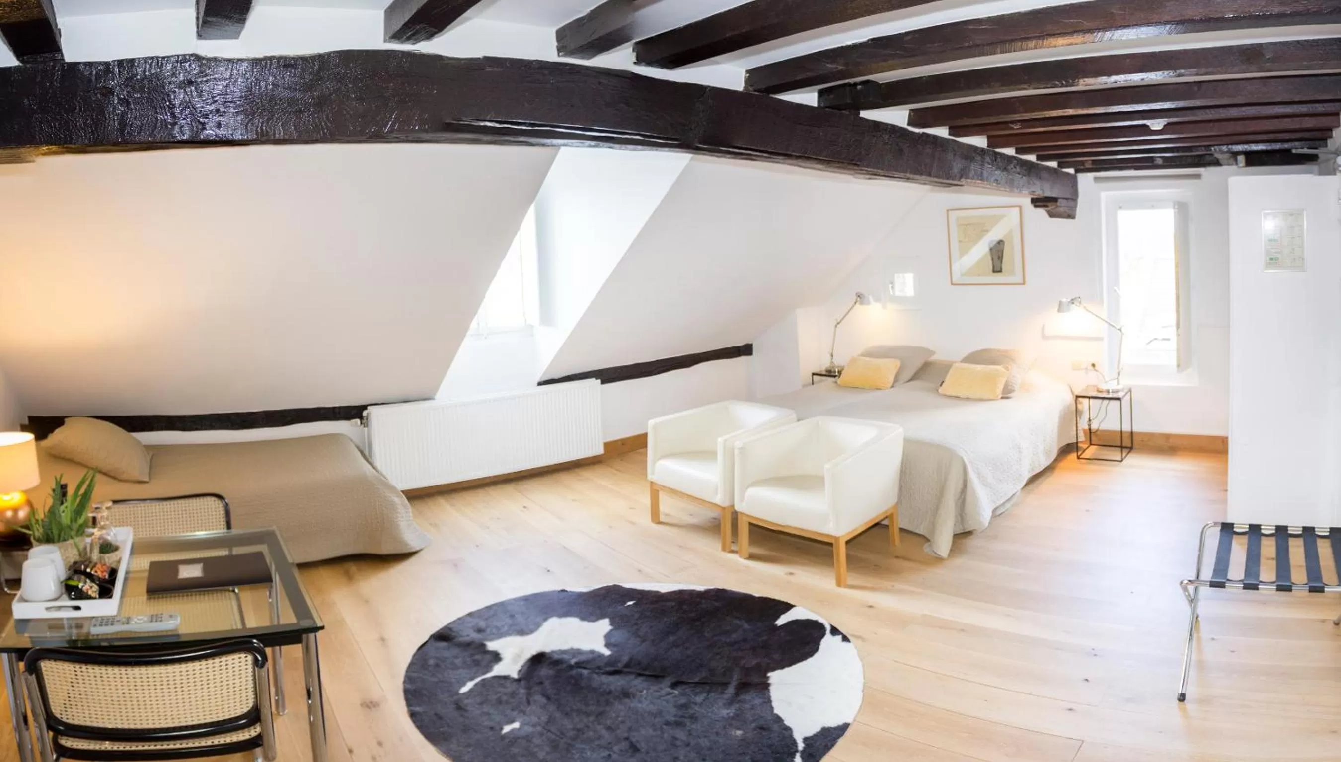 Photo of the whole room, Bed in Galerie Hotel Dis