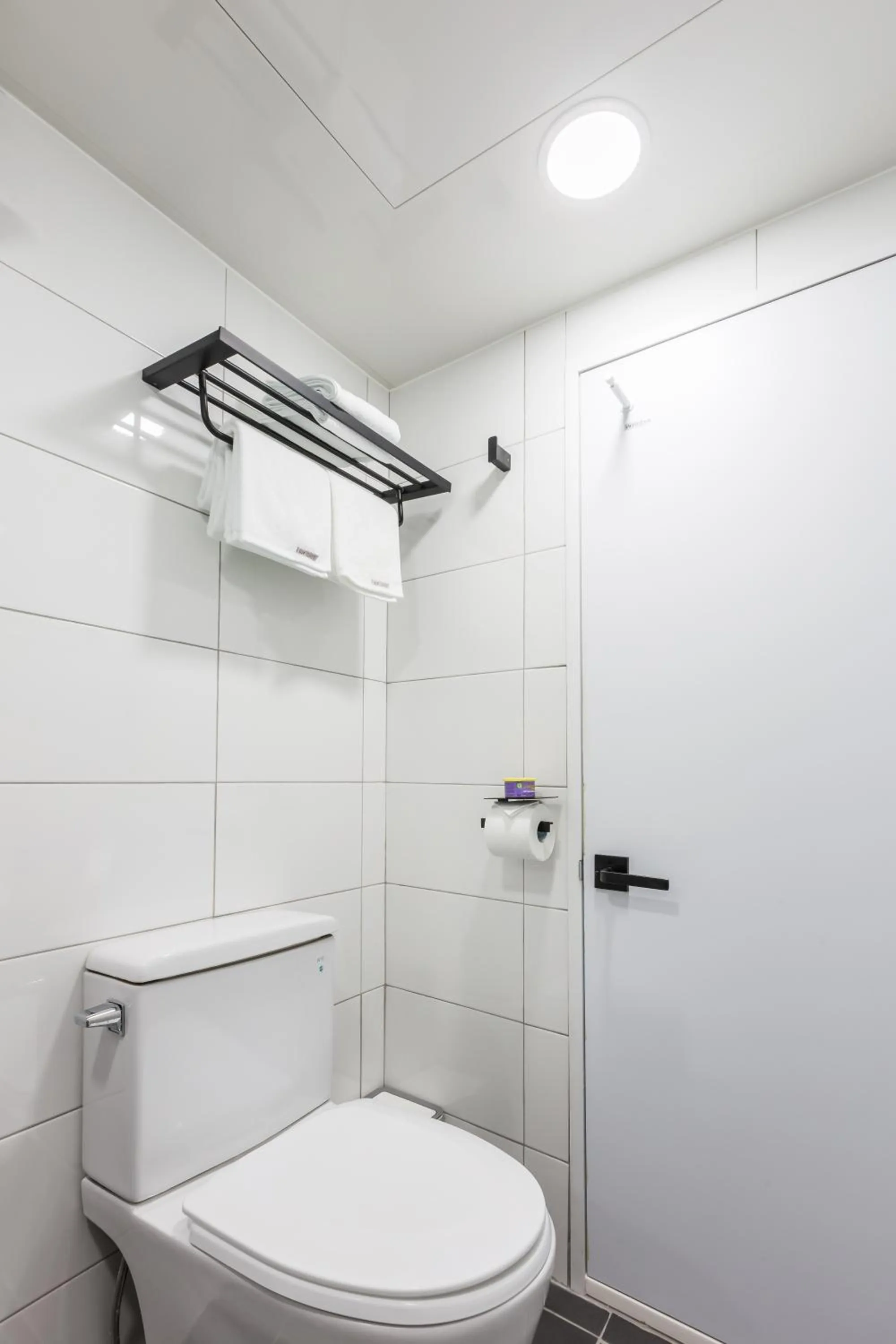 Shower in Hotel Baroato 2nd