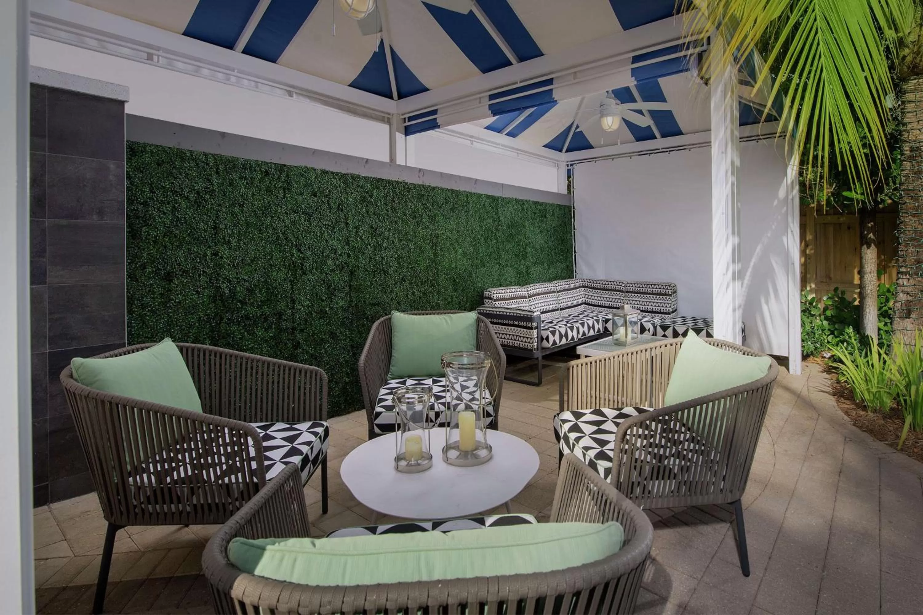 Patio in Hilton Garden Inn Miami Brickell South