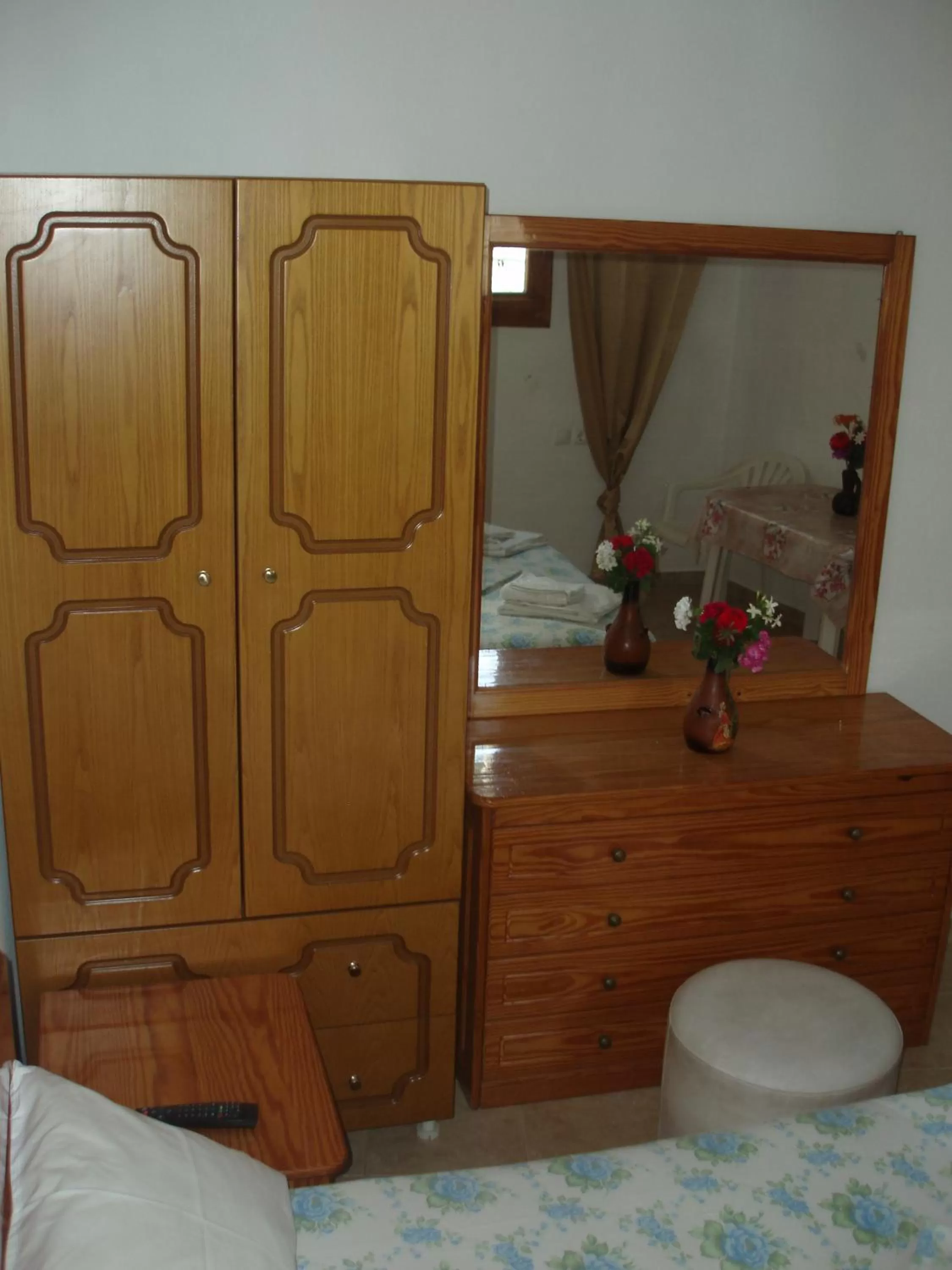 Photo of the whole room in skiathos studios HL