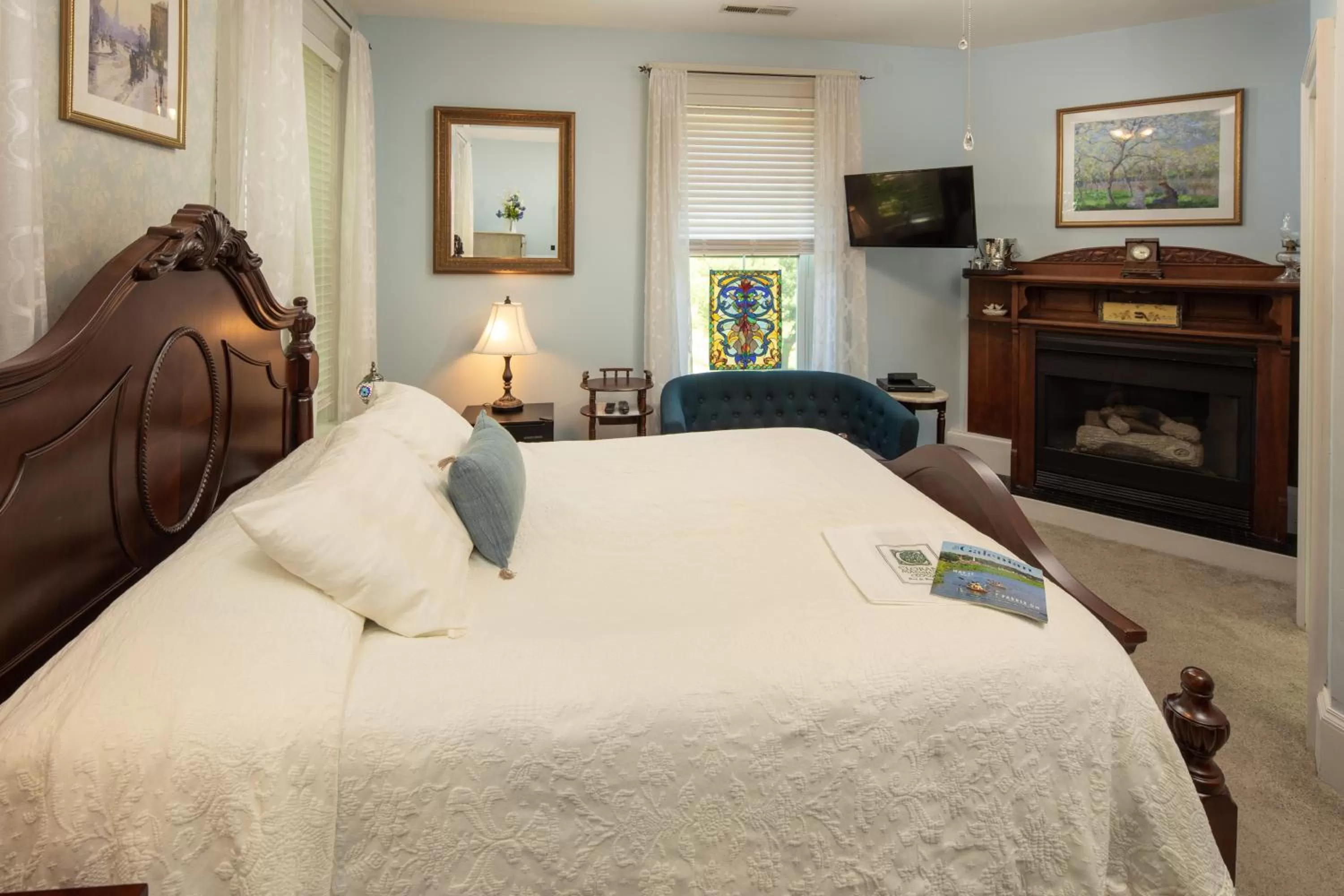 Queen Room with Garden View in Cloran Mansion Bed & Breakfast