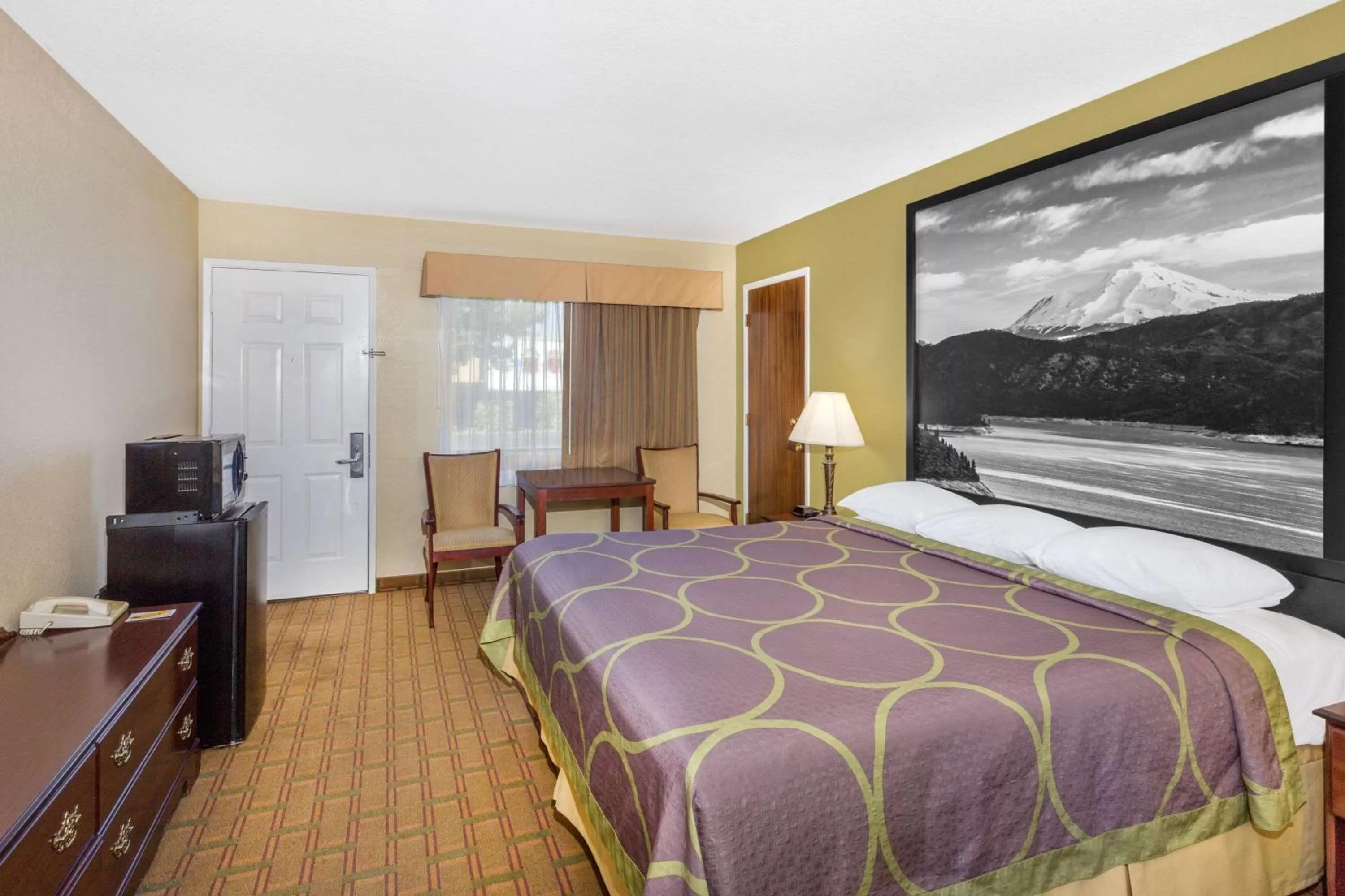 Photo of the whole room, Bed in Super 8 by Wyndham Corning