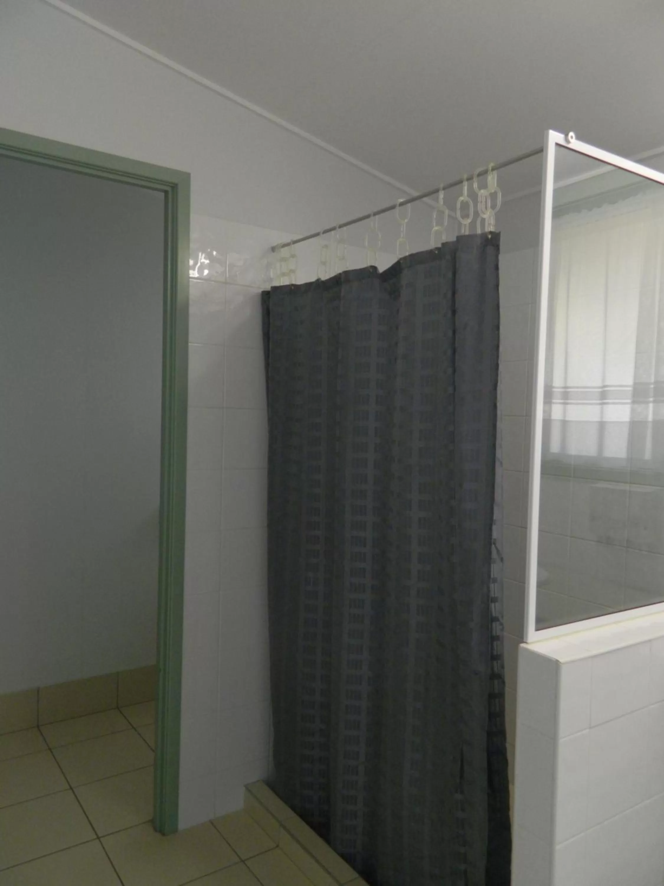 Shower in Coachman Motel