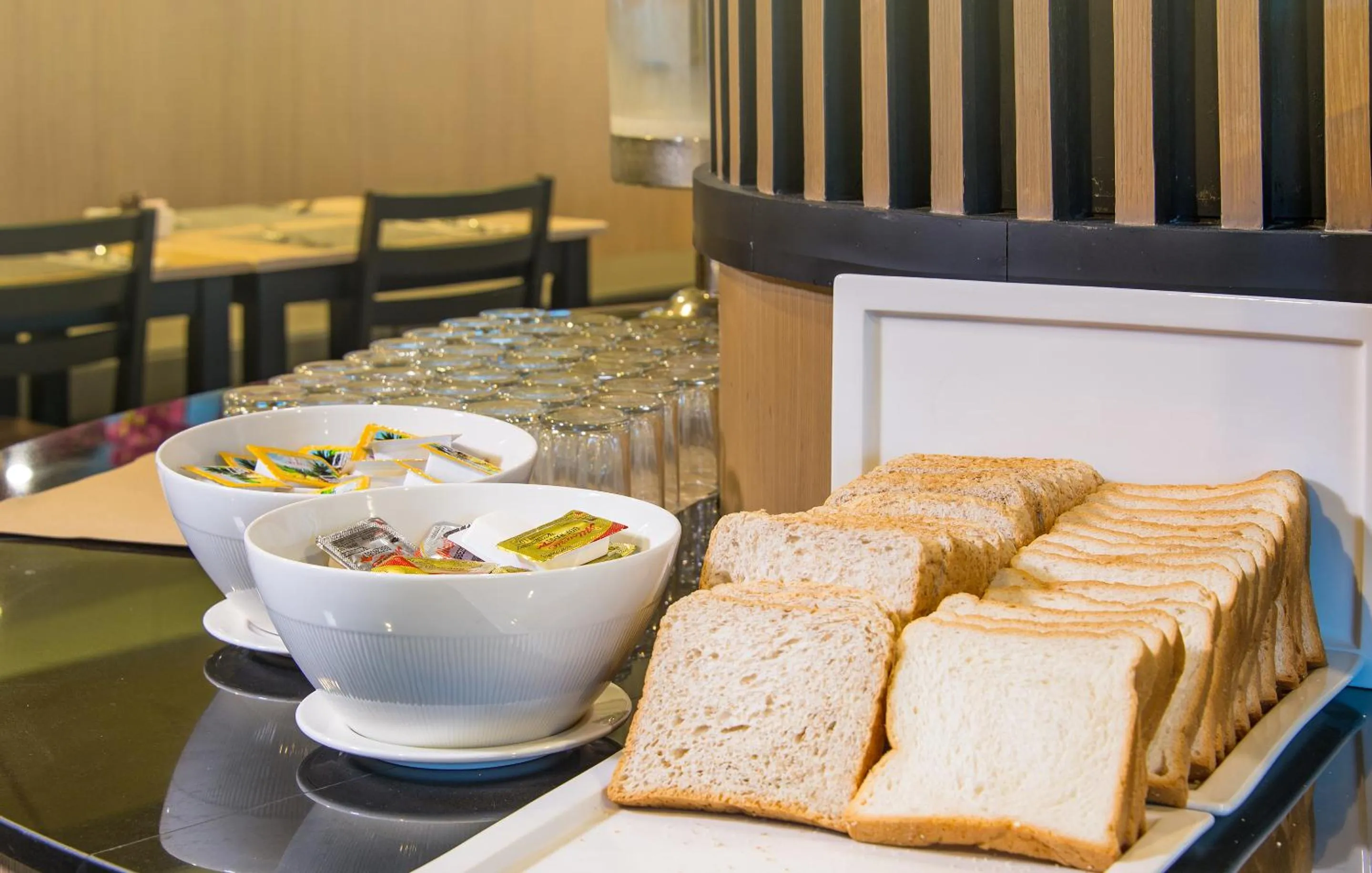 Restaurant/places to eat in AVA SEA Resort Krabi, Ao Nang Beach