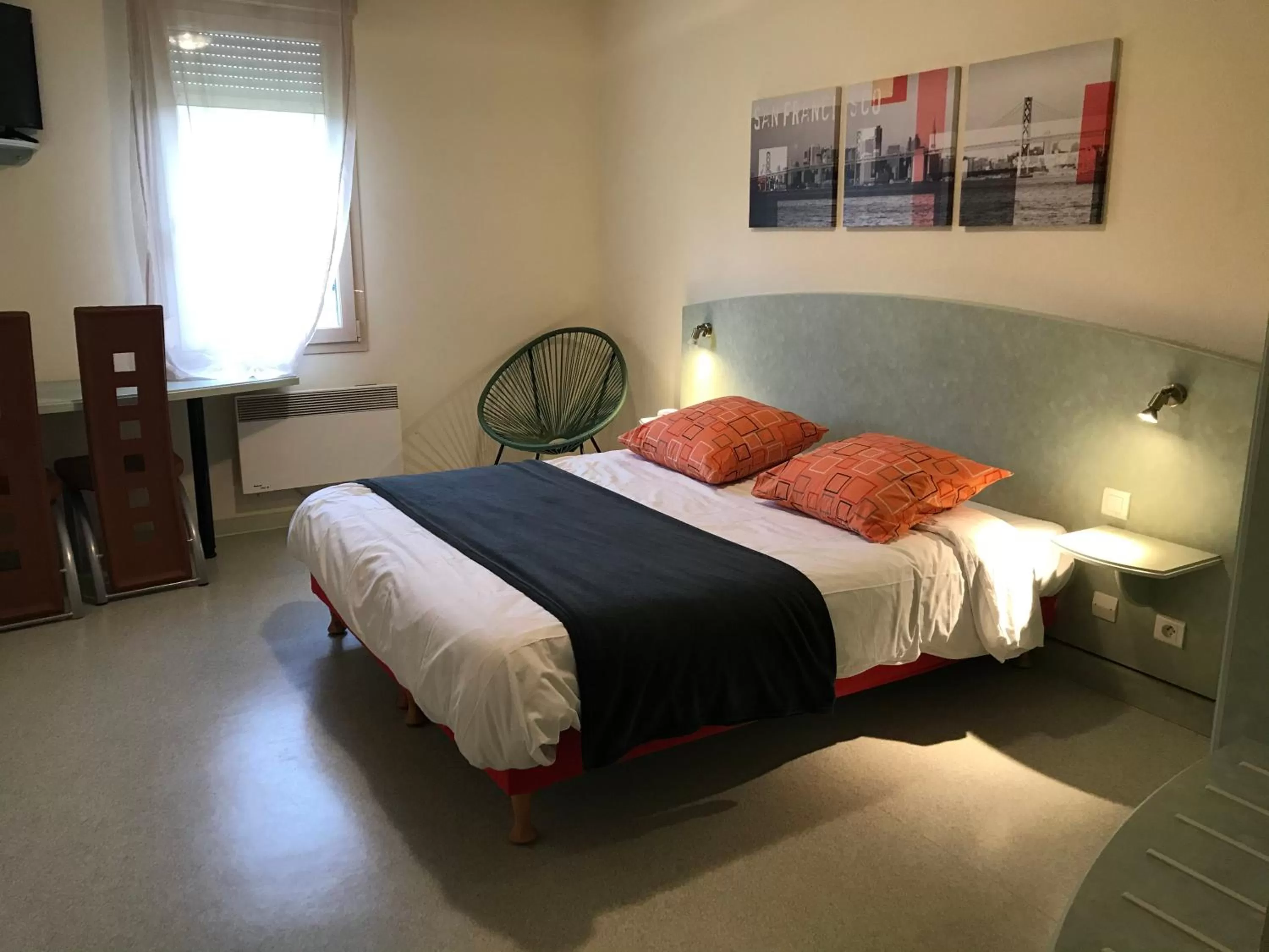 Photo of the whole room in Abel Hôtel