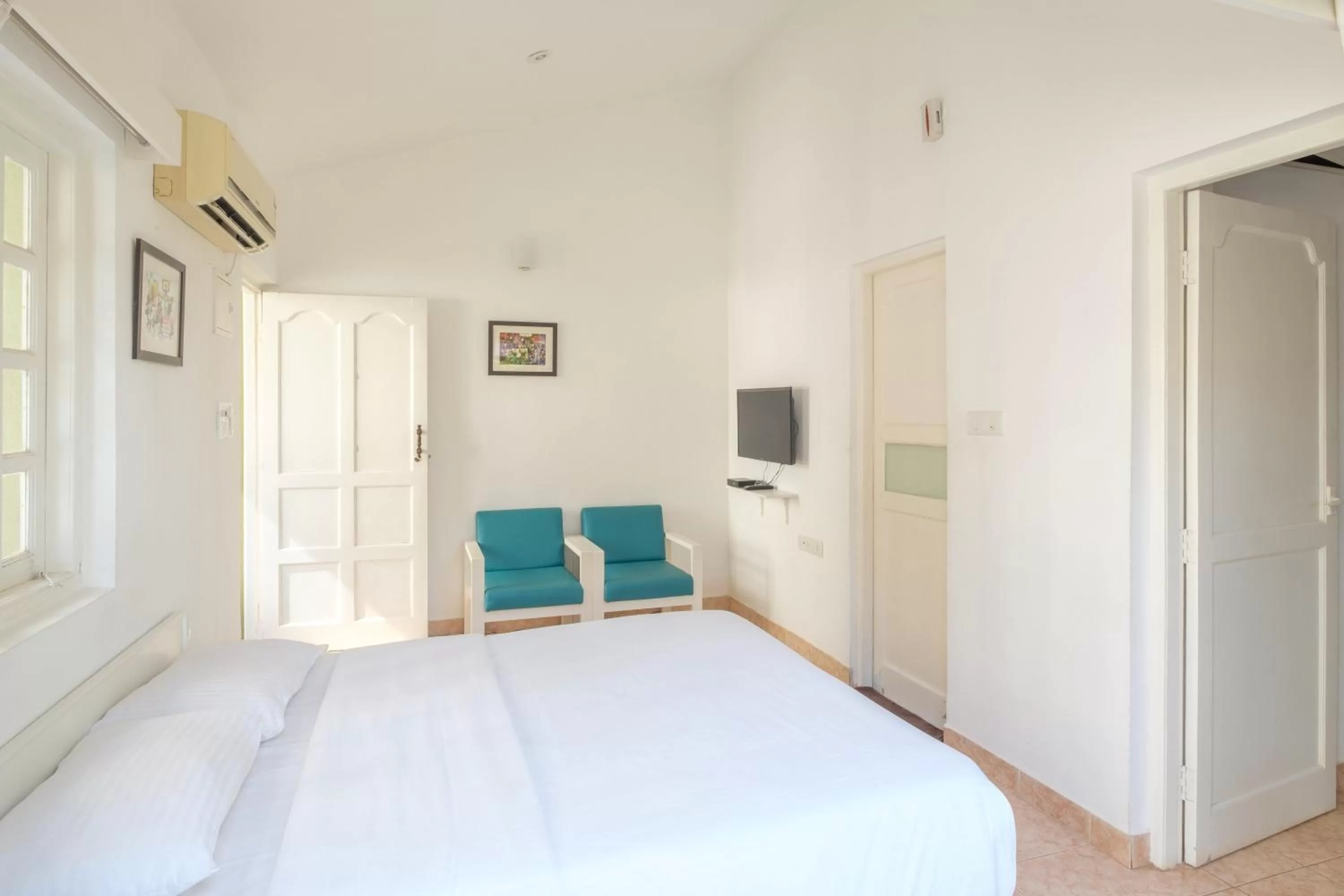 Bedroom, Bed in Casa Legend Economy, Calangute Goa