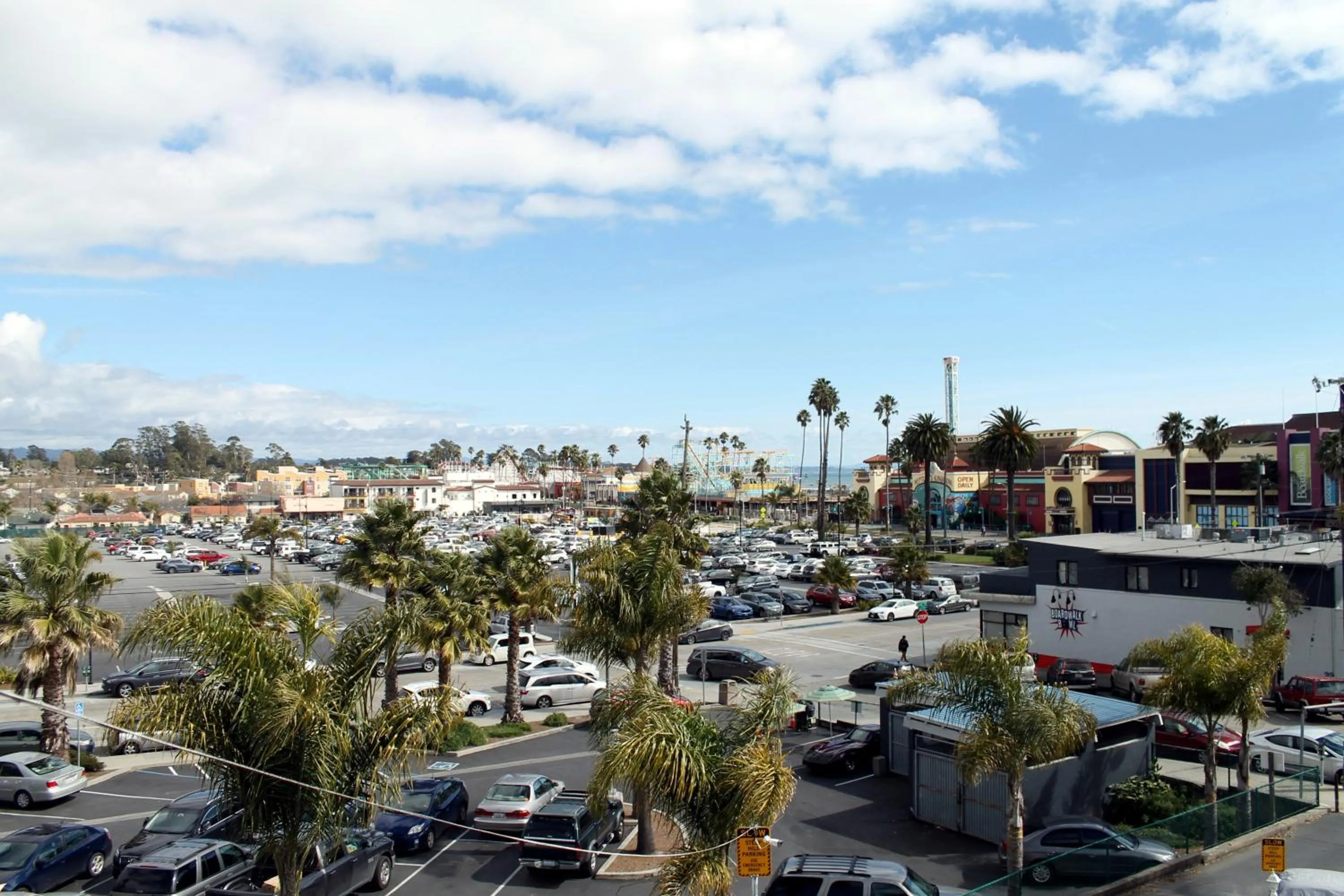 Fireside Inn By The Beach Boardwalk & Bowling