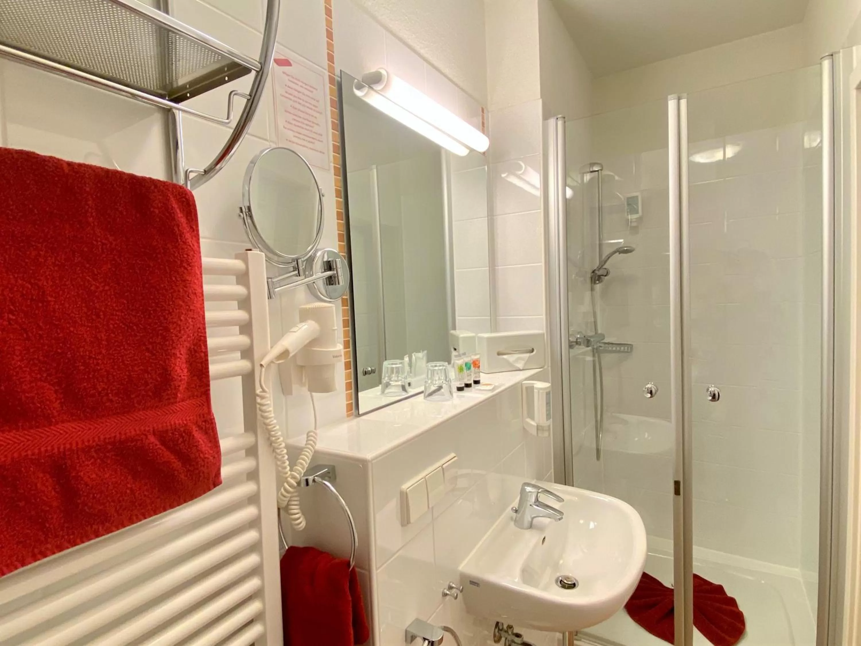 Shower, Bathroom in Hotel Rathausglöckel