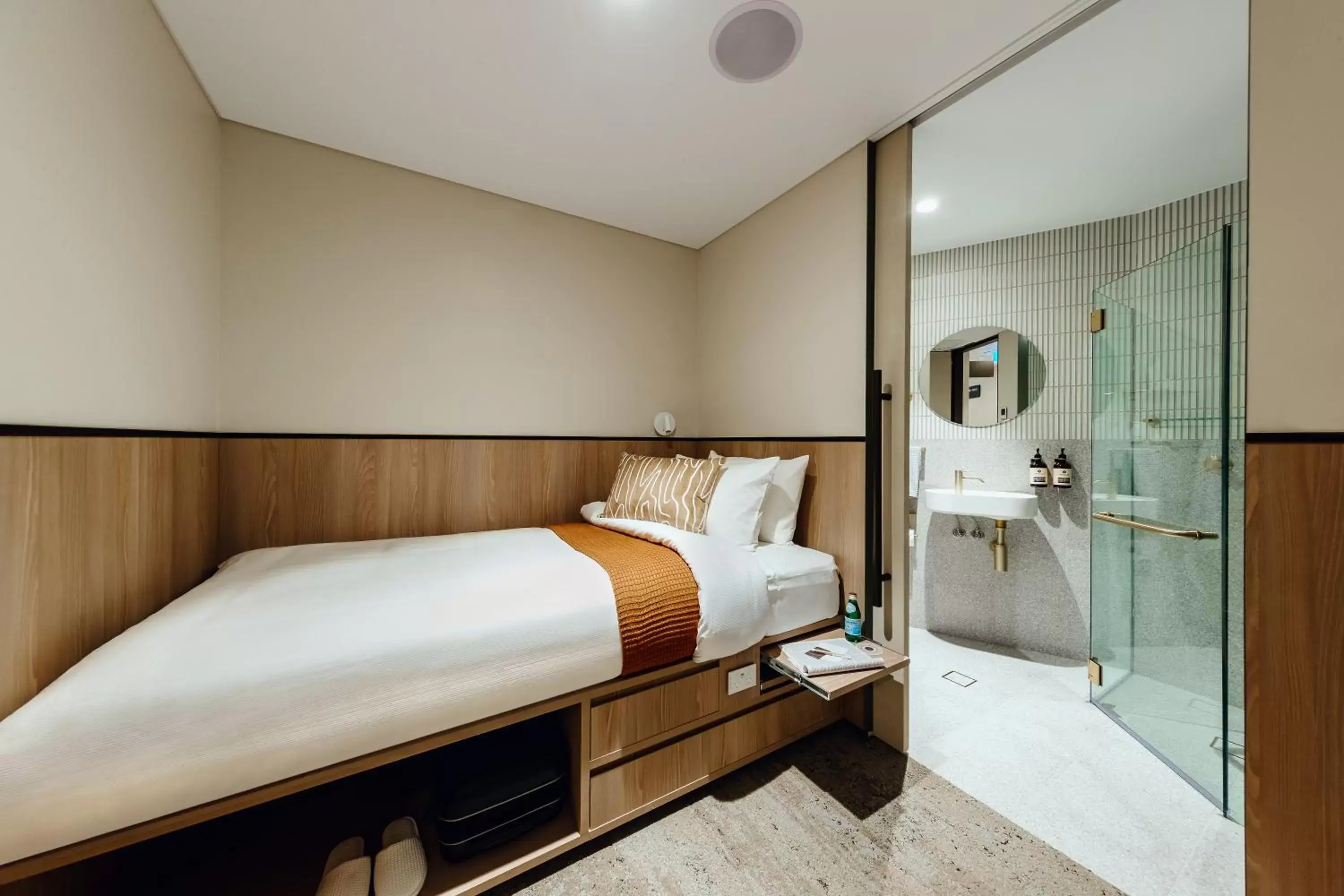 Single Room (Overnight Stay) in Aerotel Sydney - Inside International Terminal Airport Single Room (Overnight Stay) in Aerotel Sydney - Inside International Terminal Airport