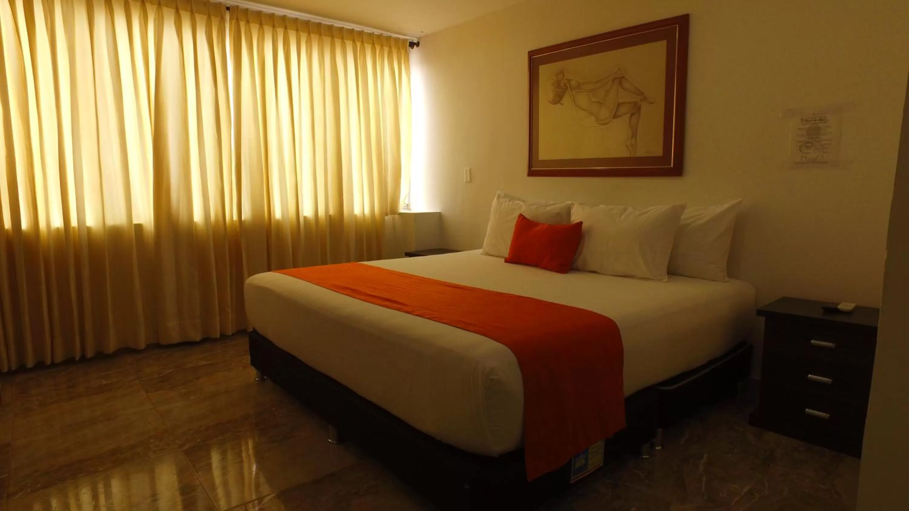 Bedroom, Bed in Hotel Cafe Plaza