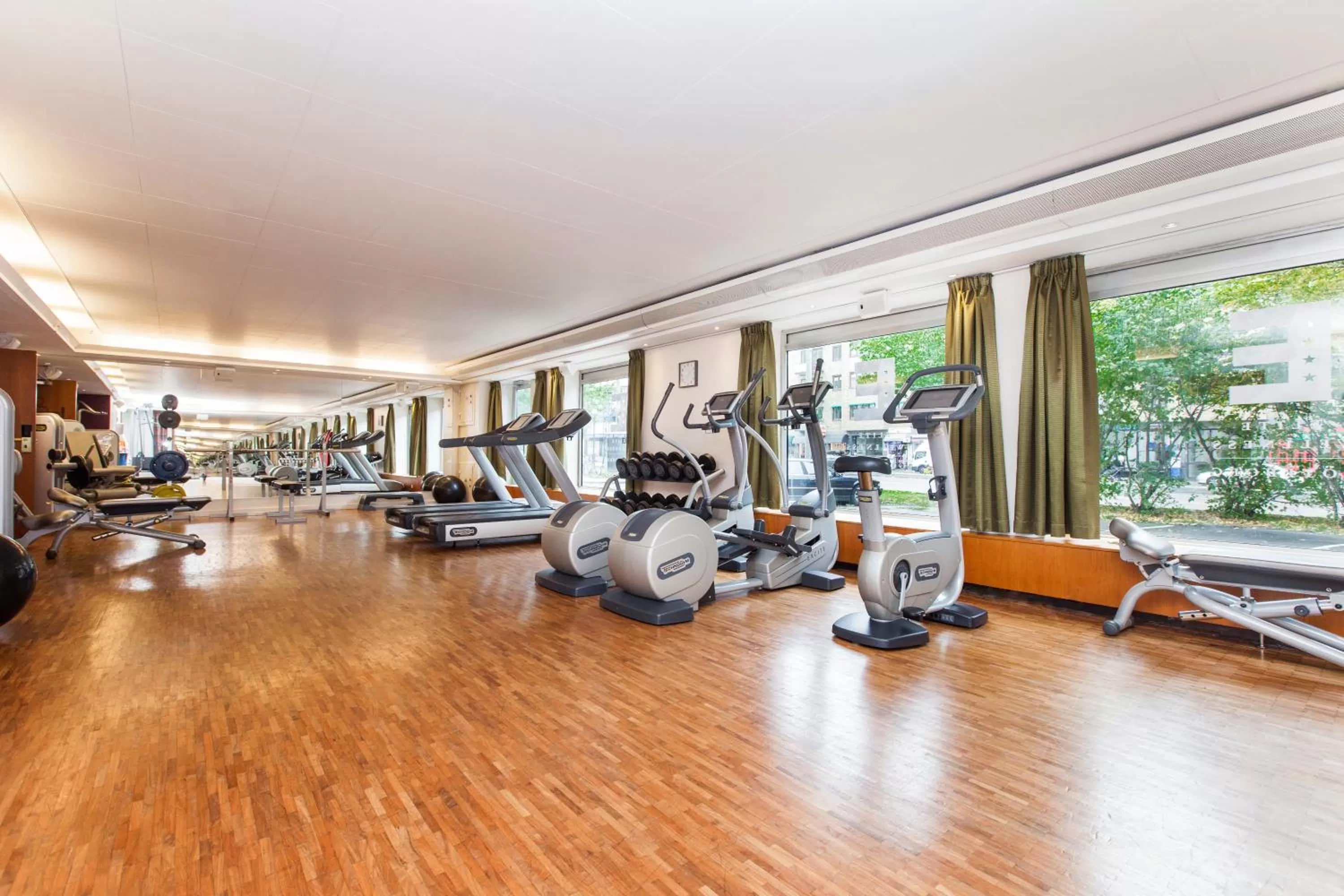 Fitness centre/facilities in Elite Park Avenue Hotel