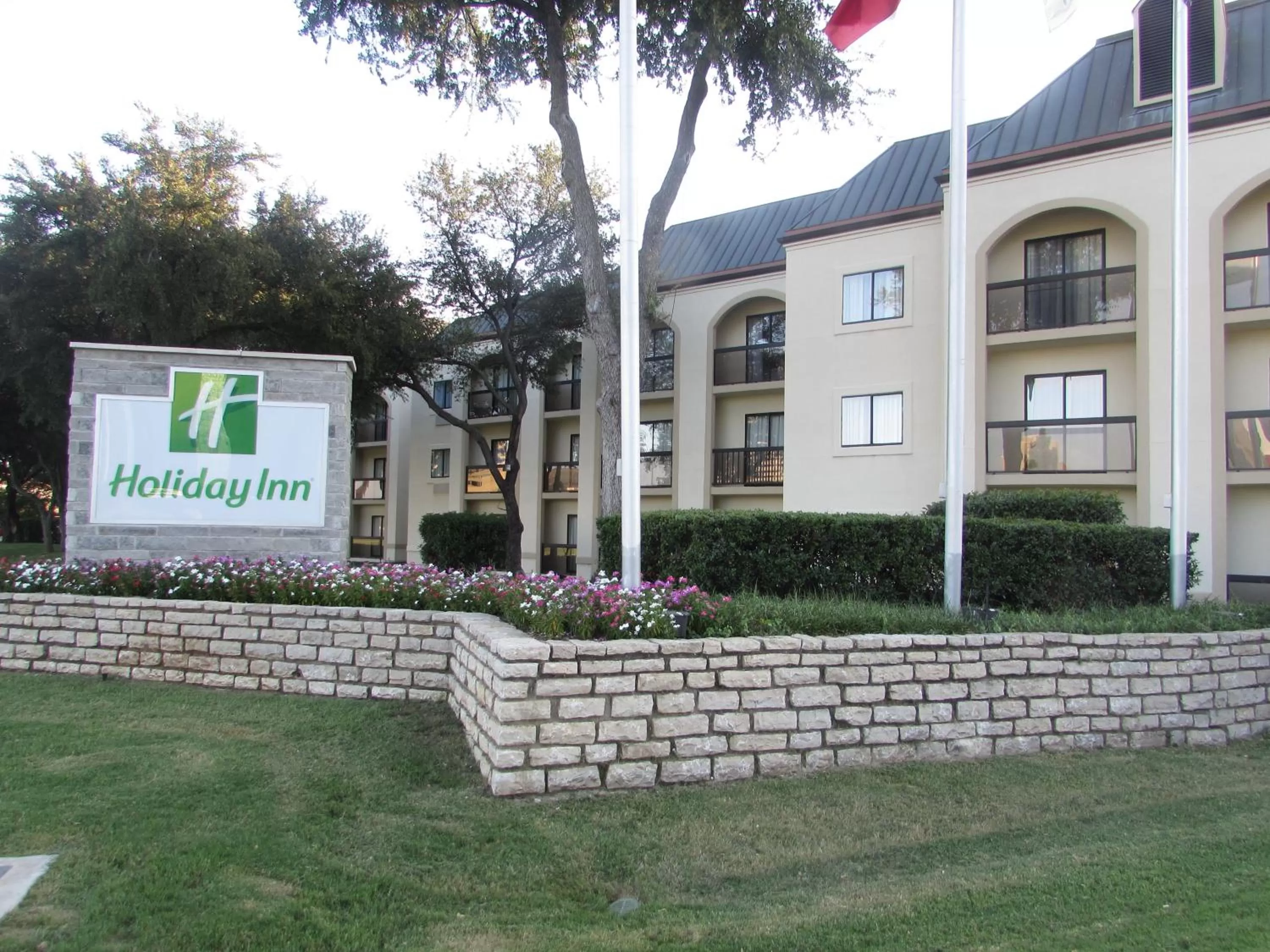Property building in Holiday Inn Irving Las Colinas by IHG