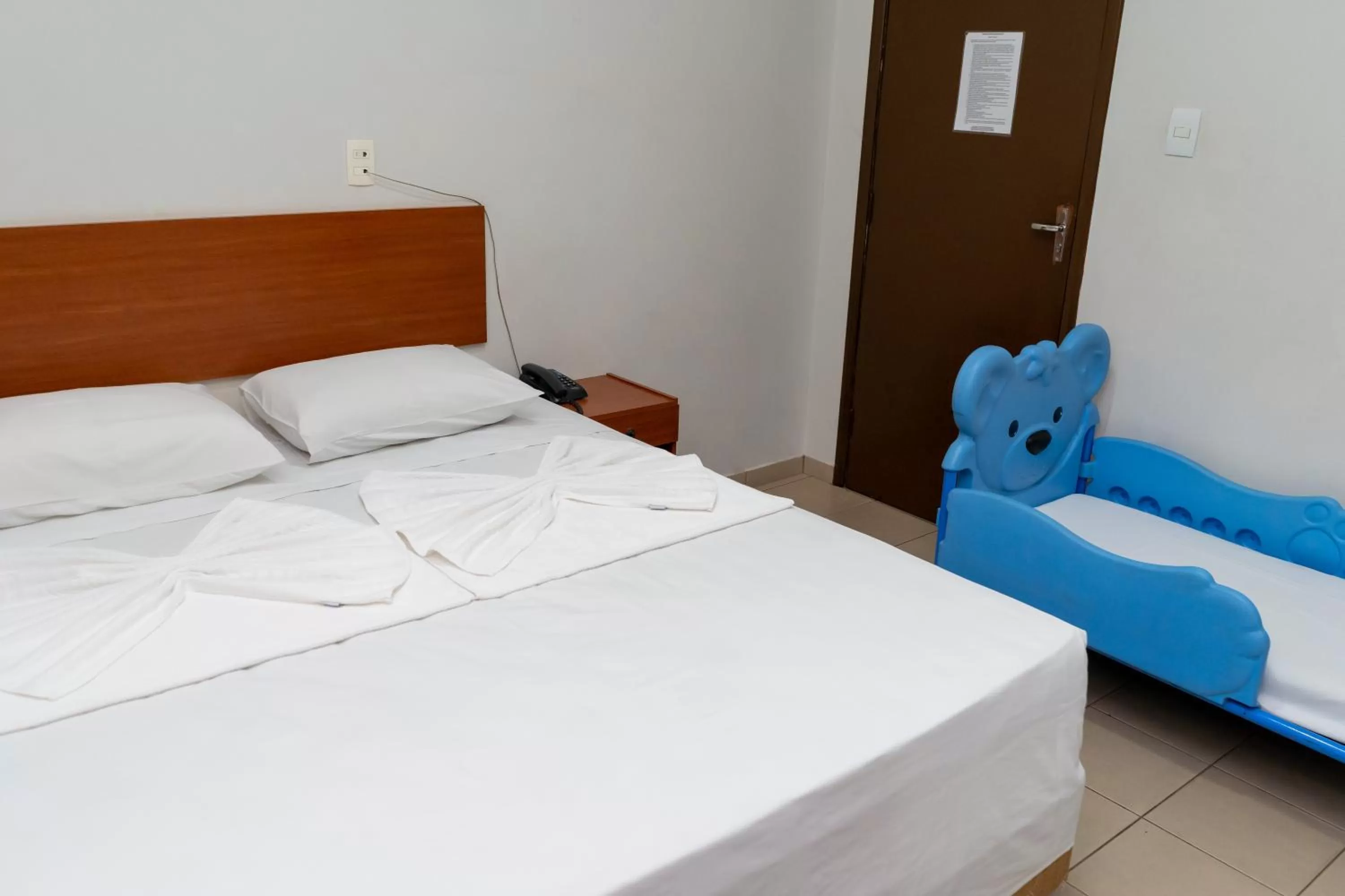 Bed in Bandeirantes Hotel