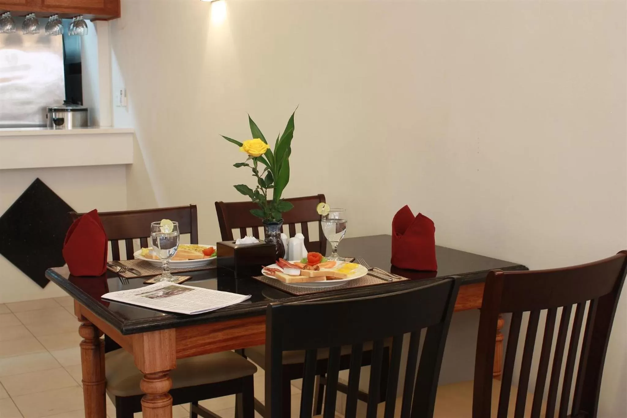 Restaurant/places to eat in Lux Riverside Hotel & Apartment