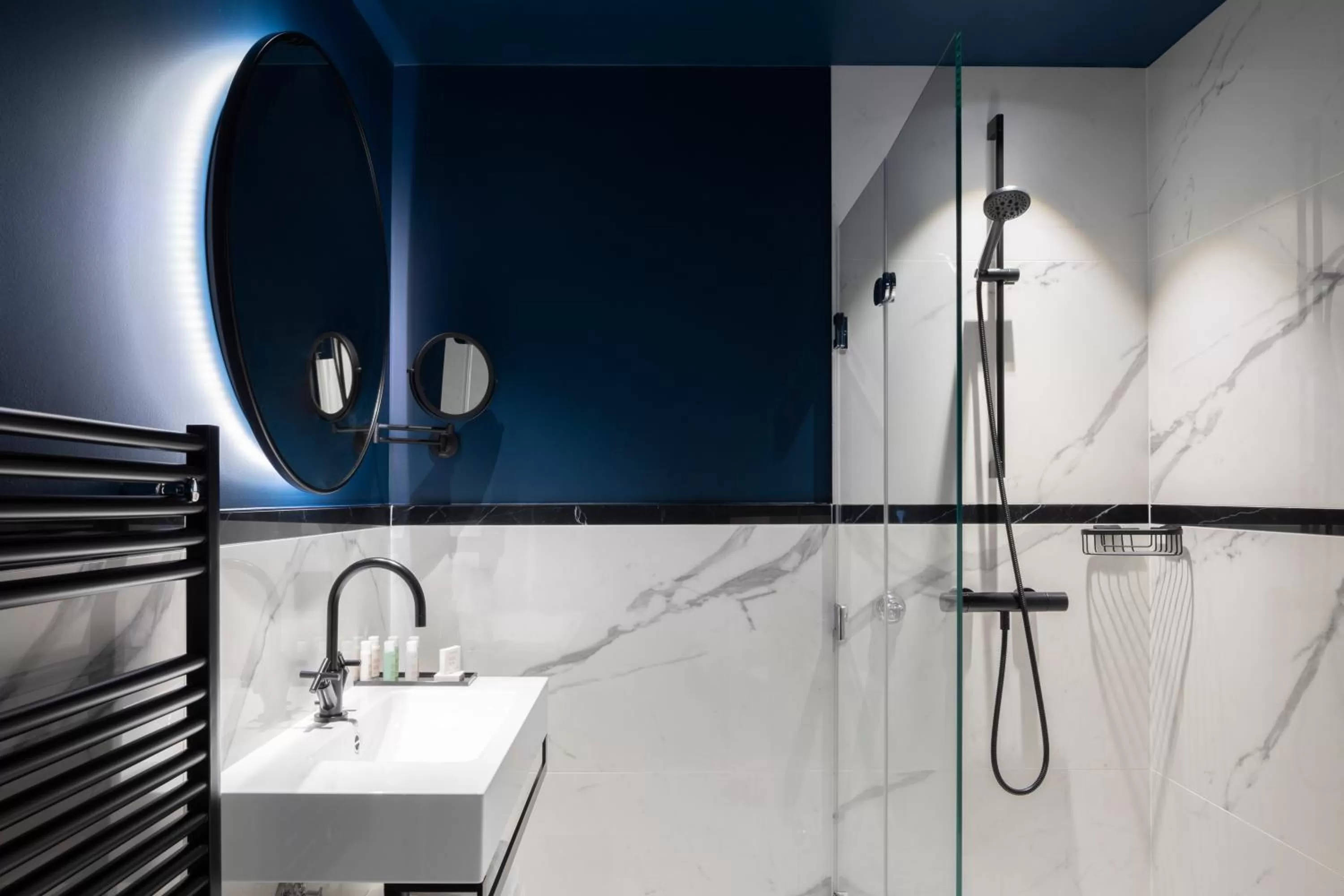 Bathroom in Hôtel Parisianer