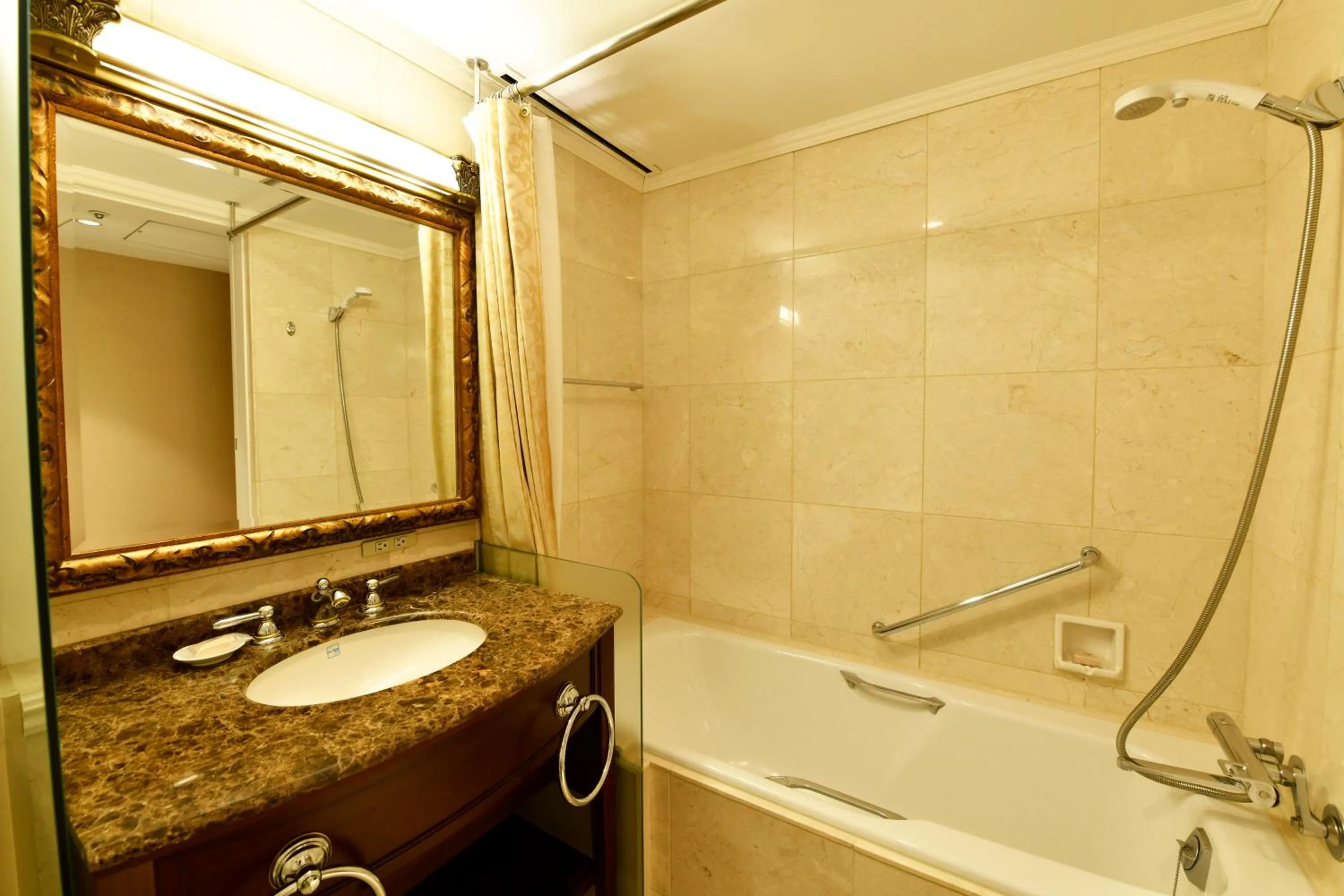 Bathroom in Hotel New Grand