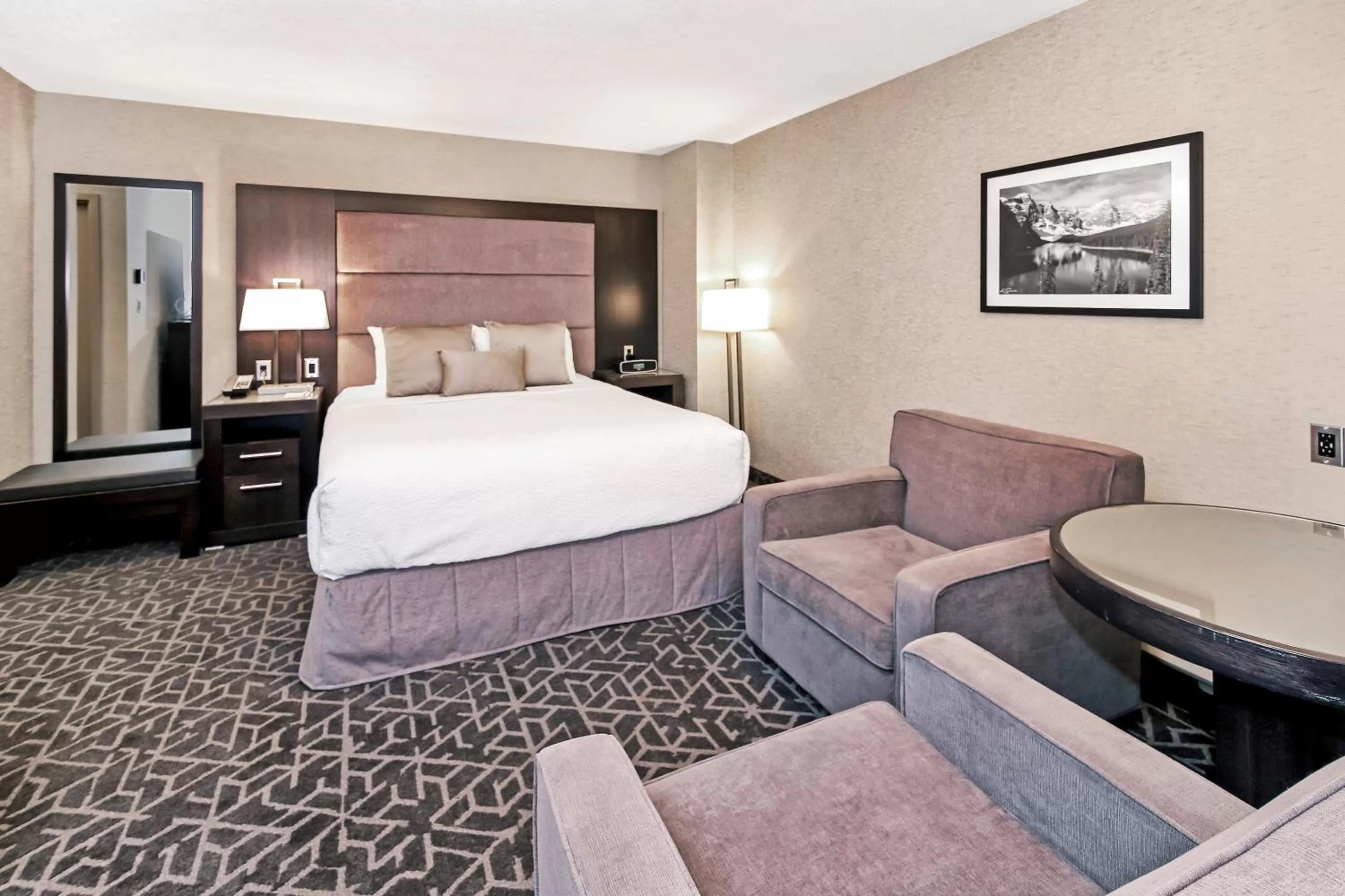 Photo of the whole room, Bed in Best Western Plus Banff International Lodge