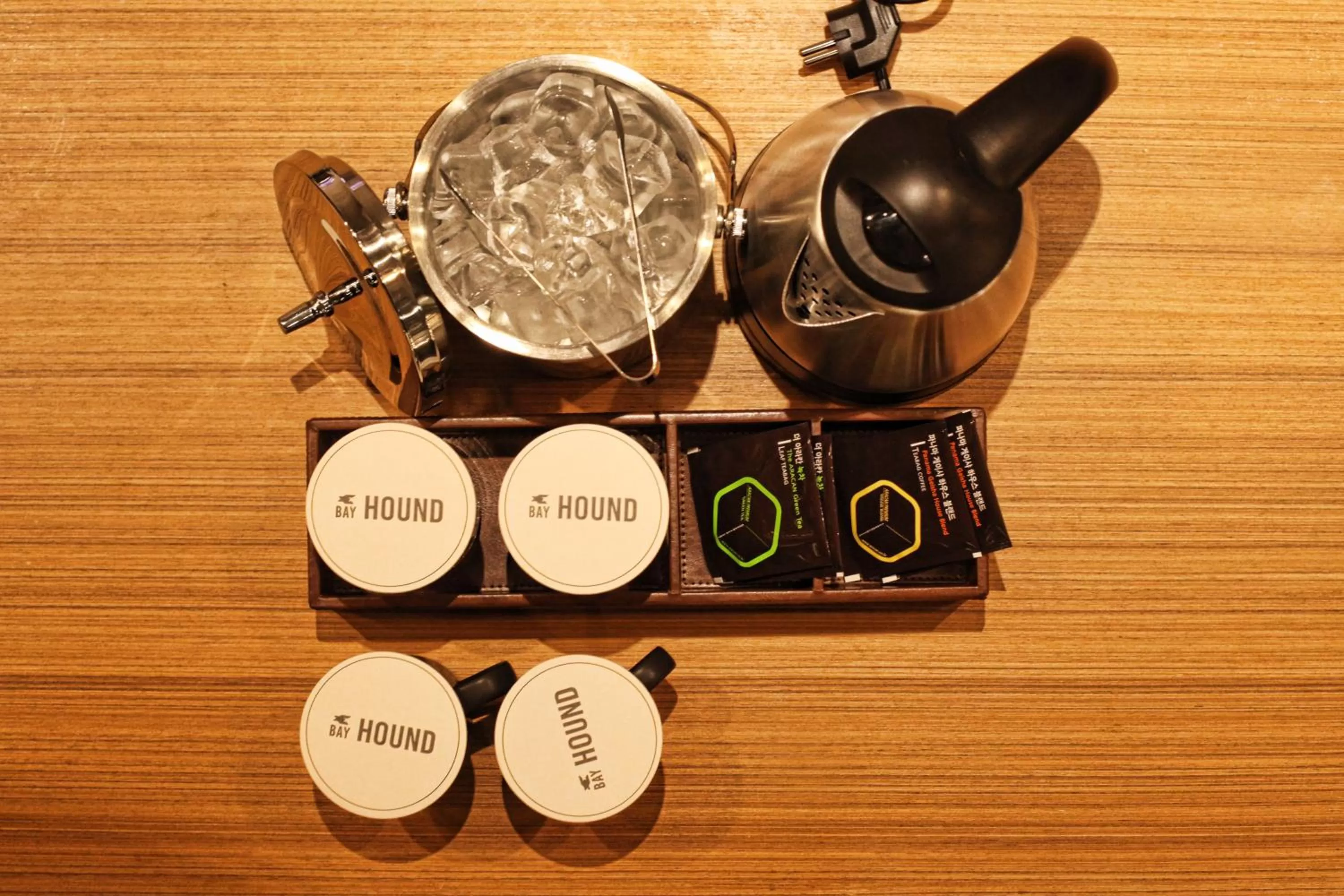 Area and facilities in Bay Hound Hotel