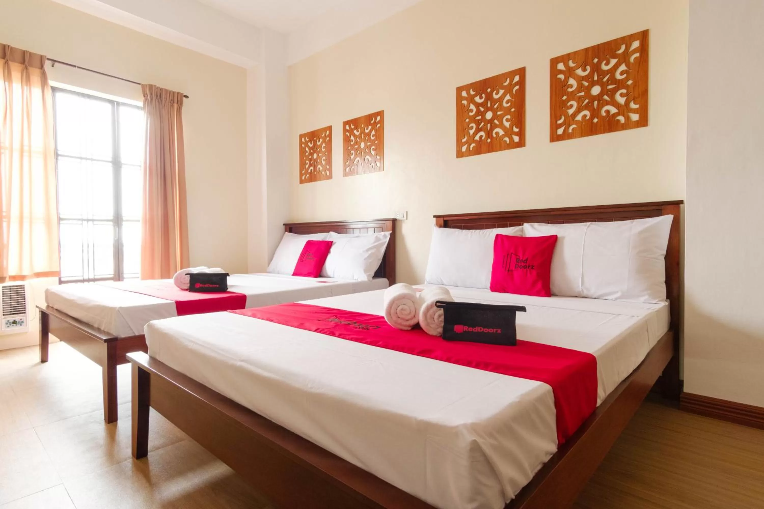 Photo of the whole room, Bed in RedDoorz Plus near Johnson and Johnson Paranaque