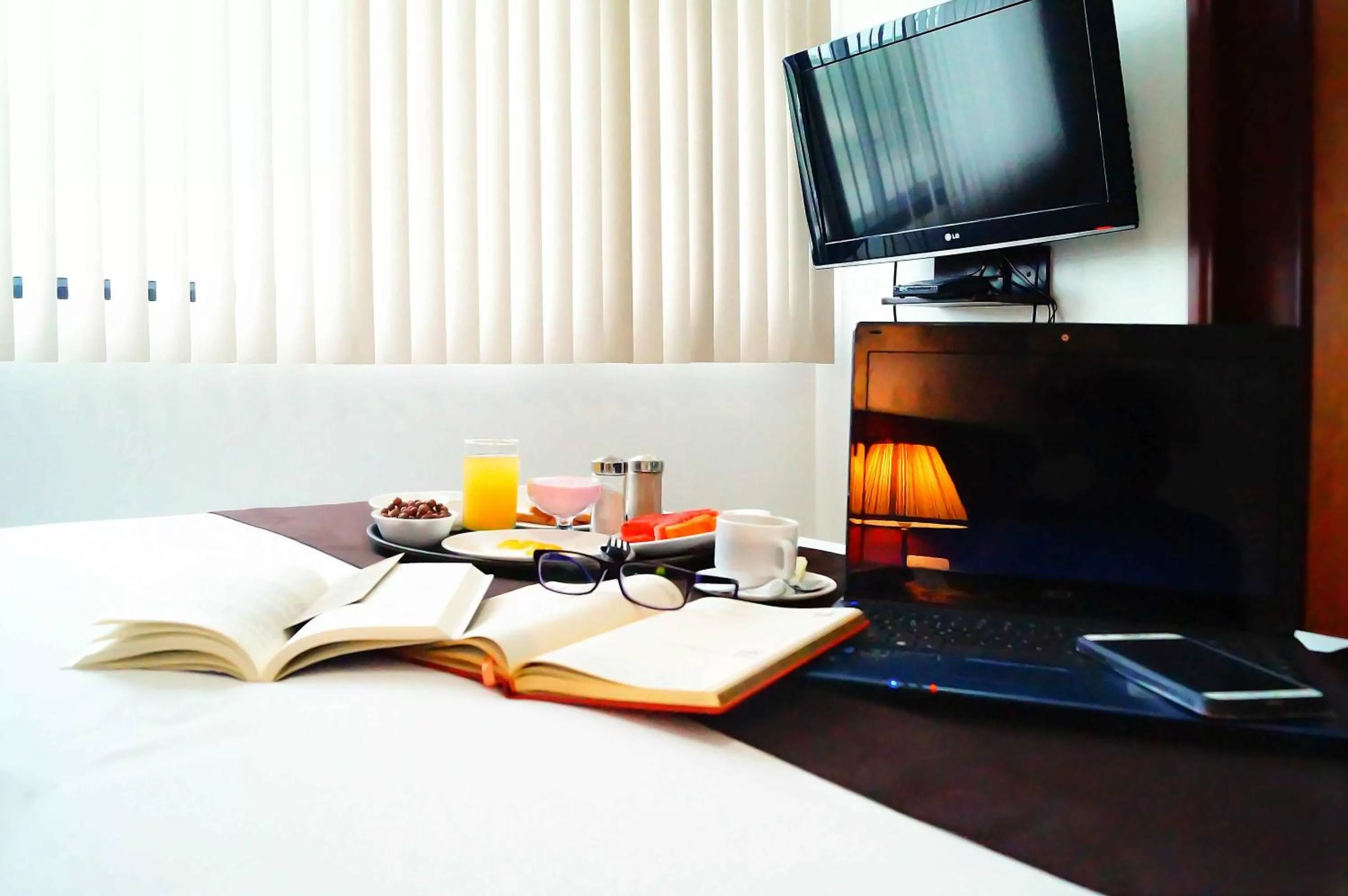 TV/Entertainment Center in Hotel Castell