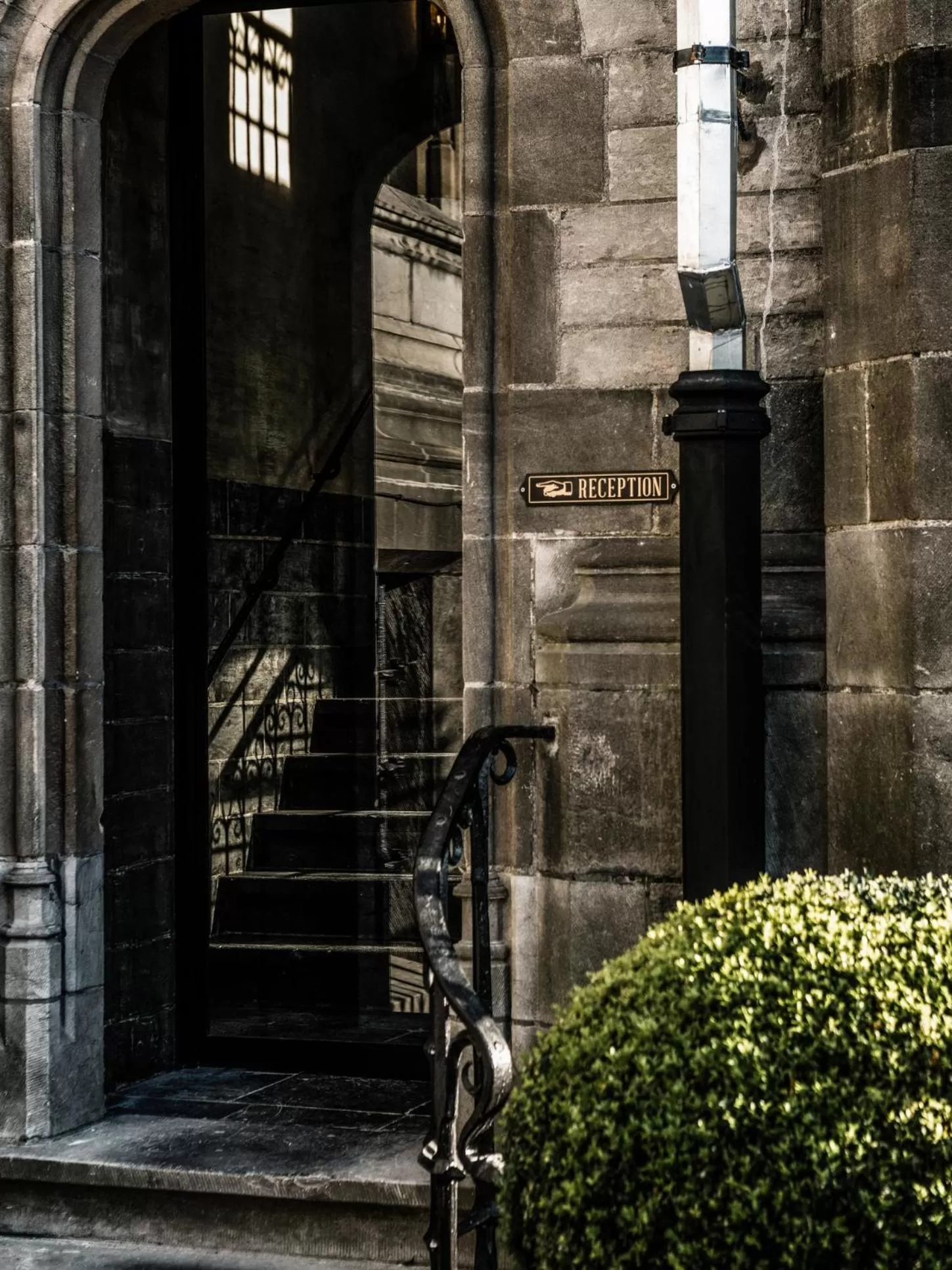 Facade/entrance in 1898 The Post