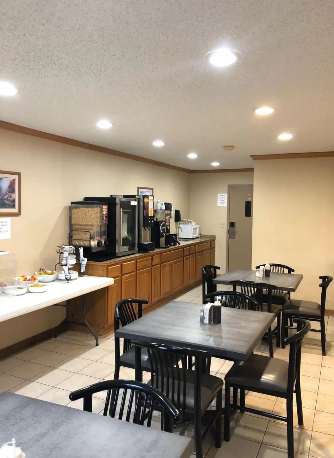Coffee/tea facilities in Denison Inn & Suites