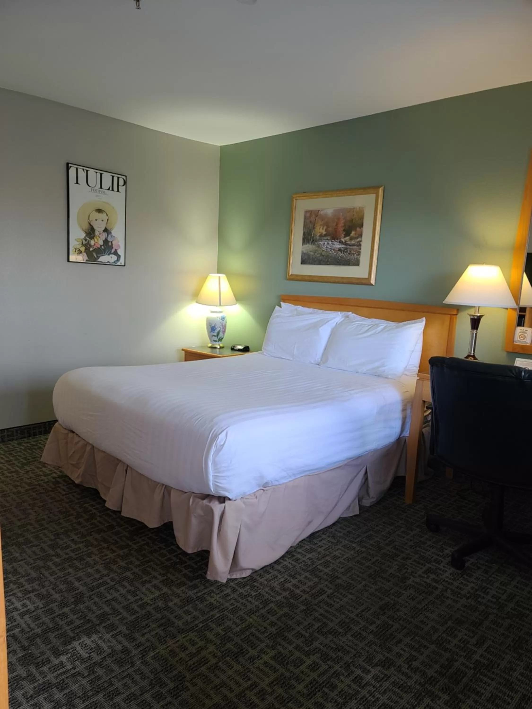 Bed in Tulip Inn Mount Vernon