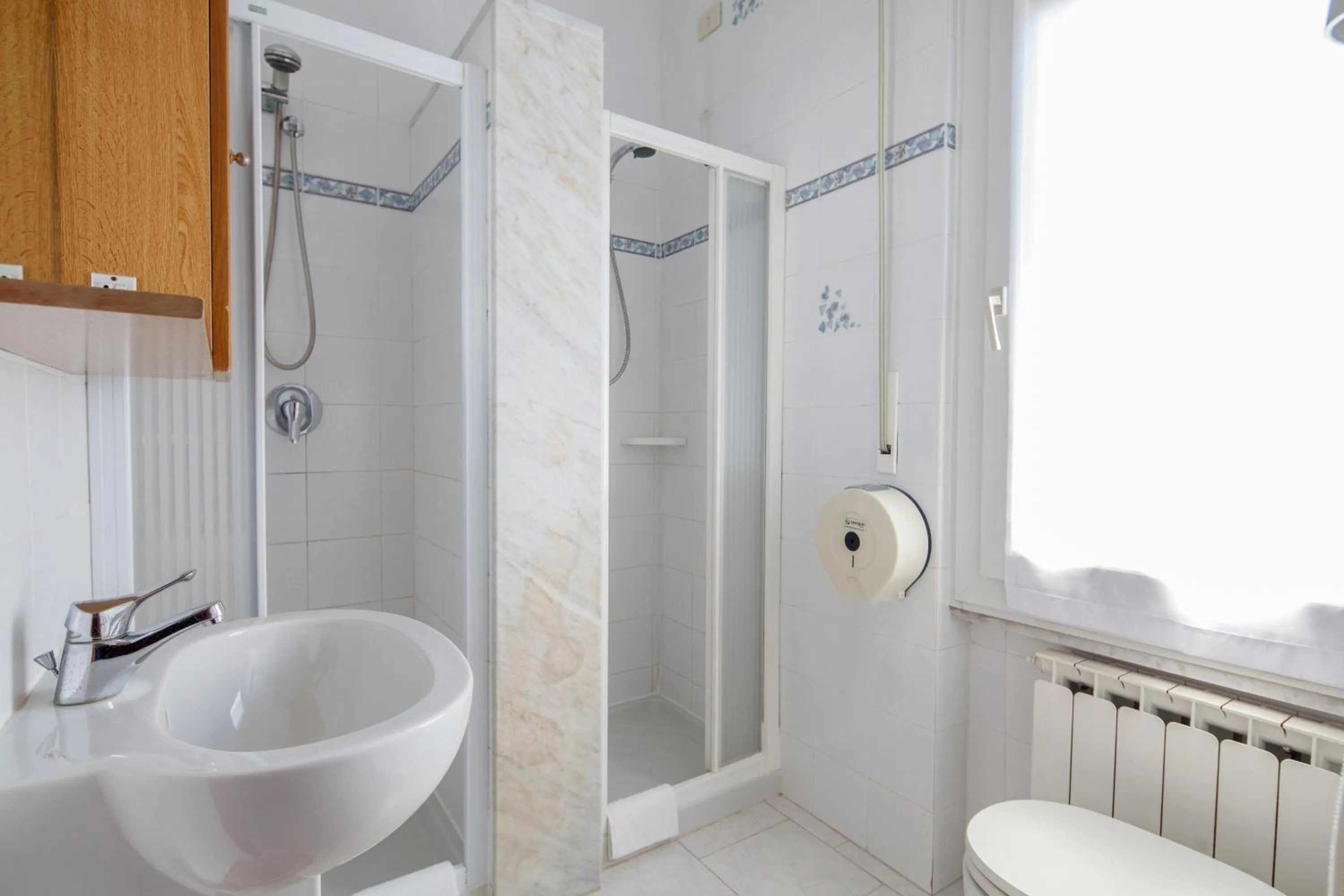 Shower in Hotel Nella